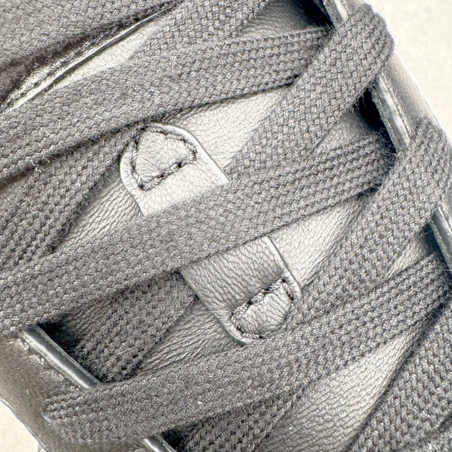 LOUIS VUITTON Buttersoft LV NIGO 路易威登 低筒 生活休闲鞋 板鞋 运动鞋 男鞋 女鞋  黑色 1AIKEF