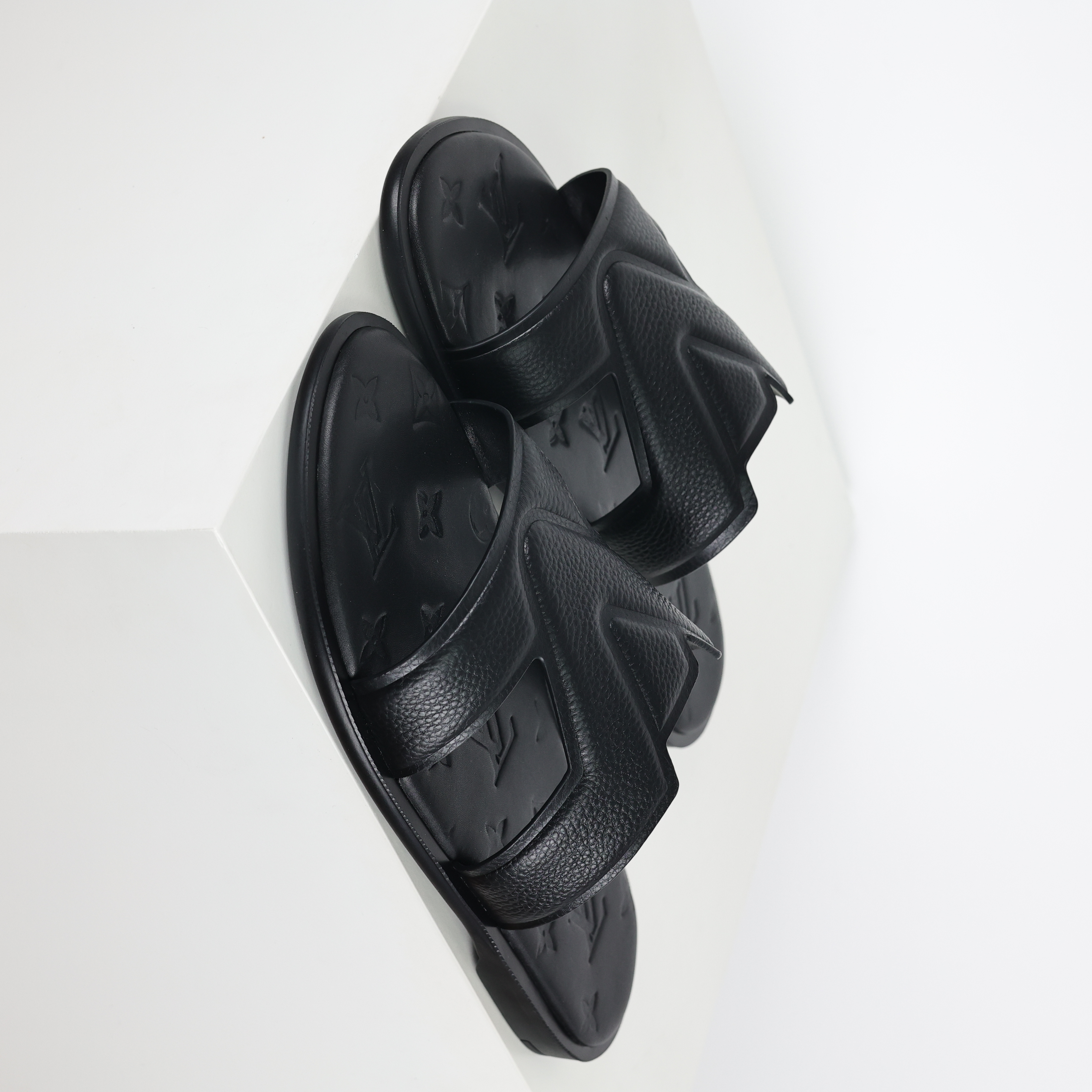 Louis Vuitton slippers Oasis LV路易威登 包头 时尚凉拖 室内外休闲鞋 一字拖鞋  黑色B0 1ACVGJ