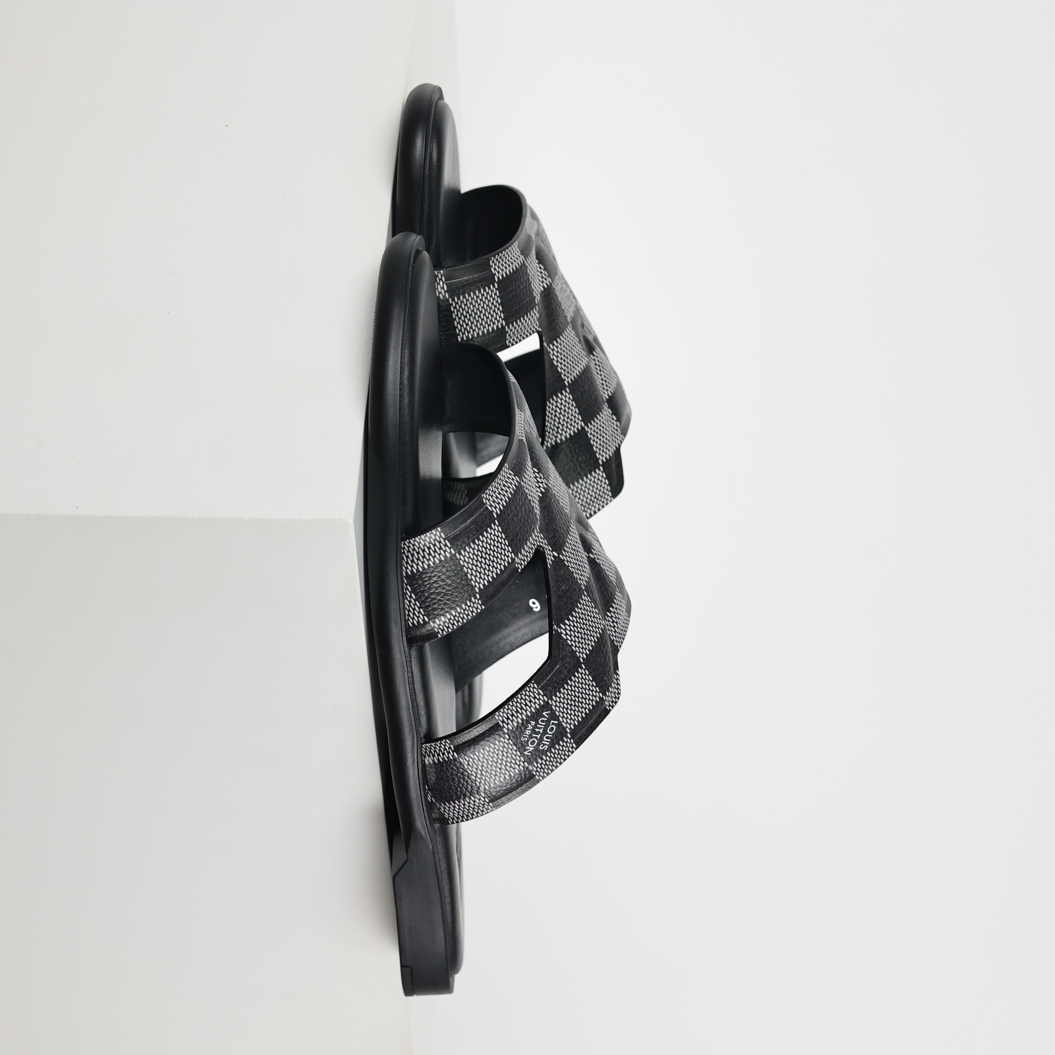 Louis Vuitton slippers Oasis LV路易威登   时尚凉拖 室内外休闲鞋 圆头平底穆勒鞋 一字拖鞋  黑色B0 1ABFPS