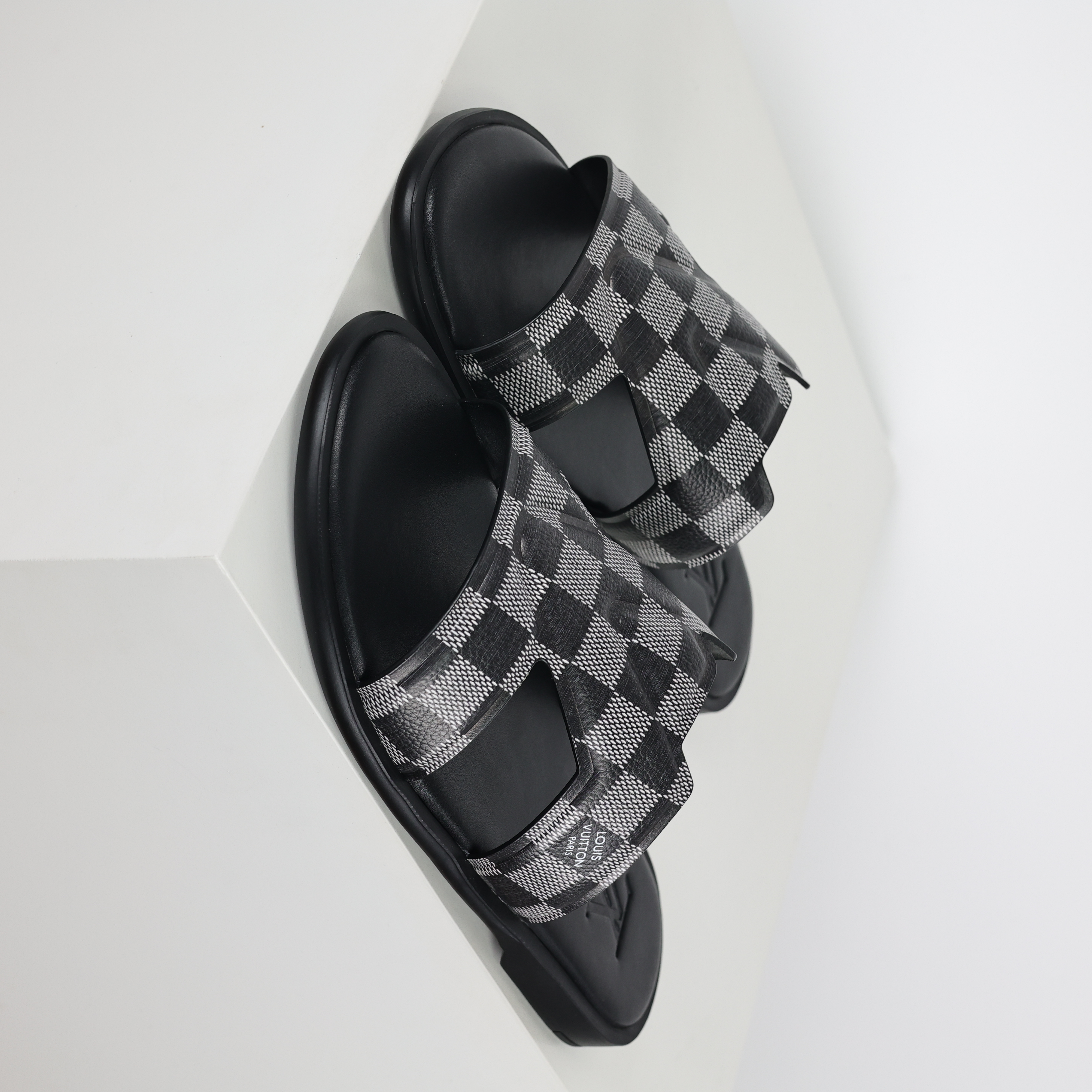 Louis Vuitton slippers Oasis LV路易威登   时尚凉拖 室内外休闲鞋 圆头平底穆勒鞋 一字拖鞋  黑色B0 1ABFPS