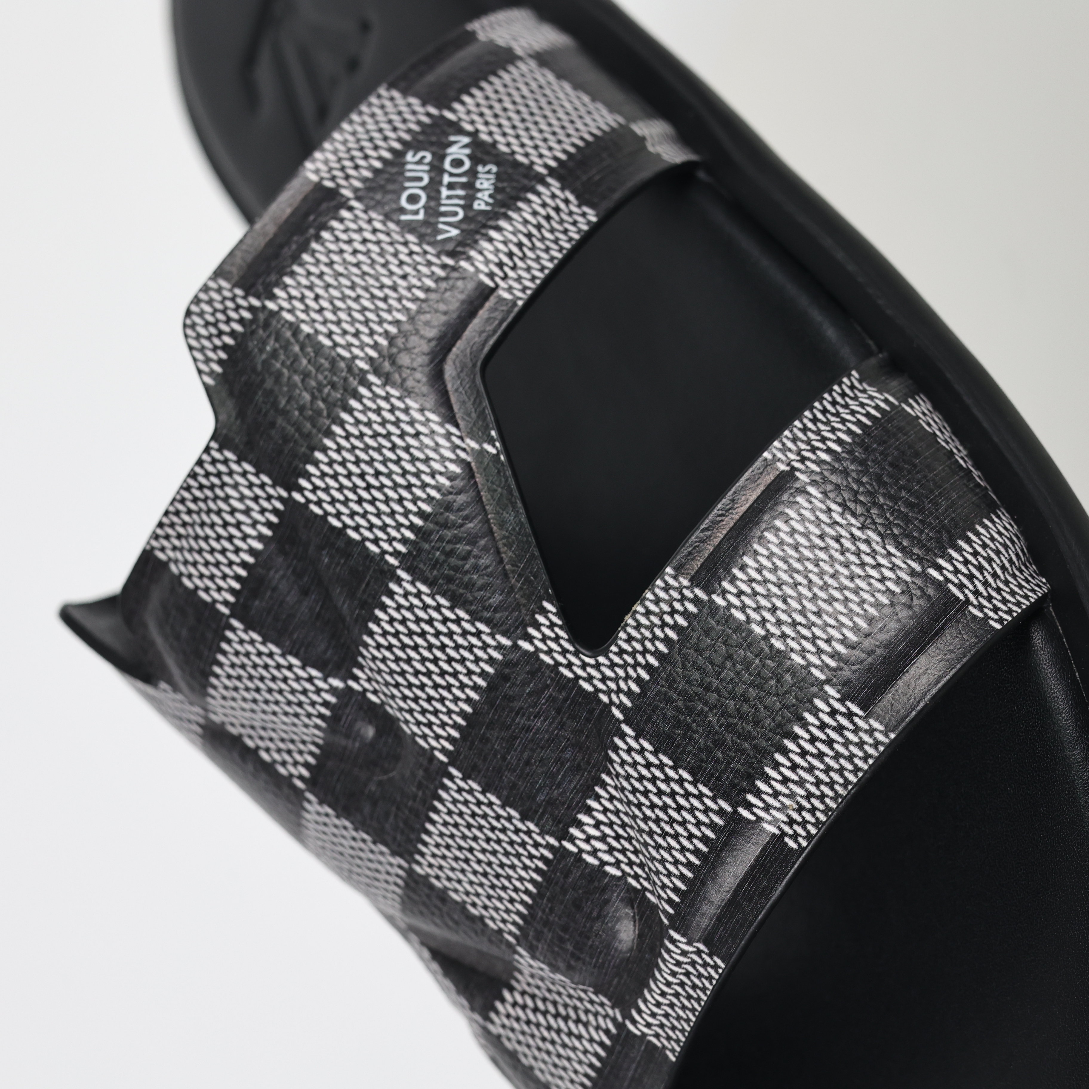 Louis Vuitton slippers Oasis LV路易威登   时尚凉拖 室内外休闲鞋 圆头平底穆勒鞋 一字拖鞋  黑色B0 1ABFPS