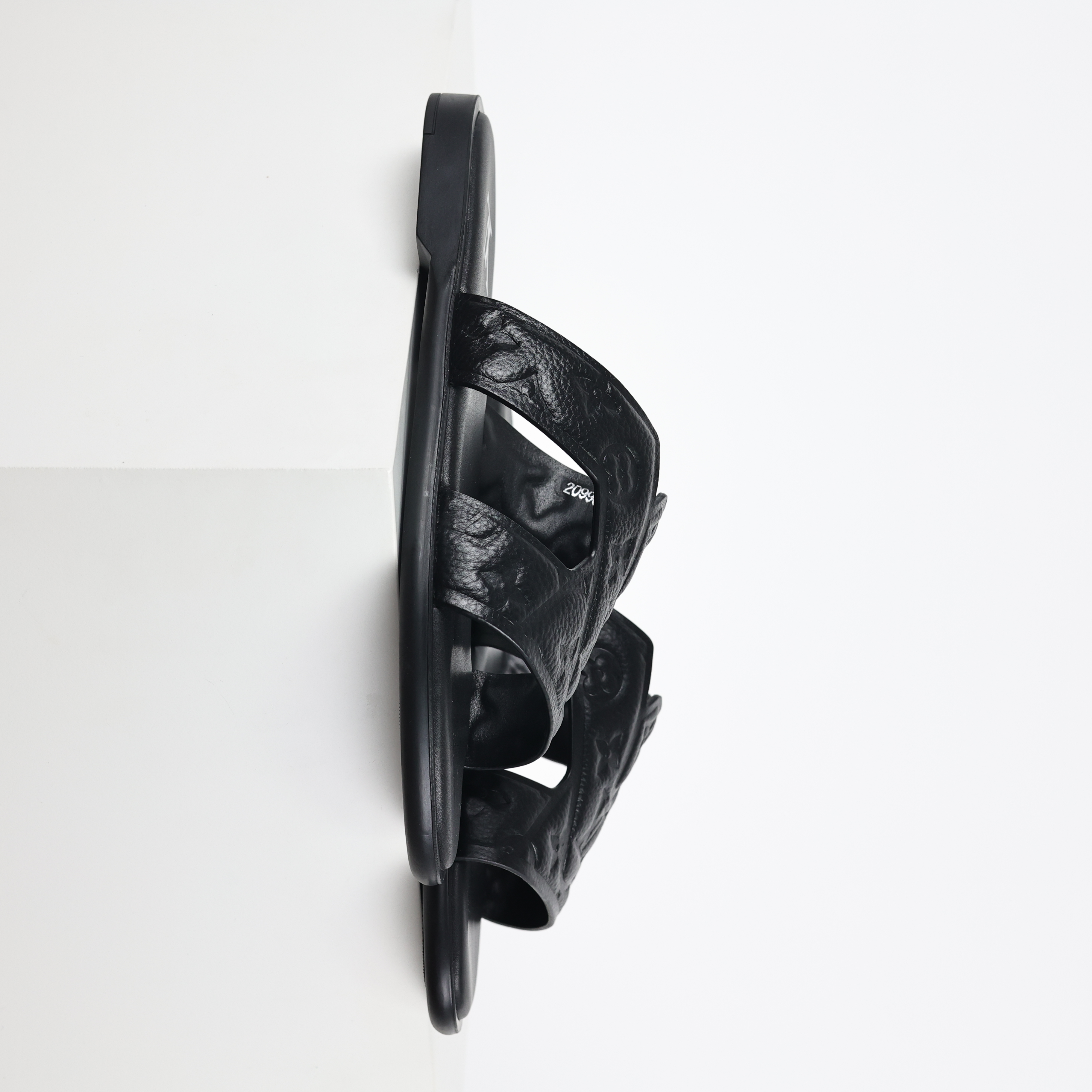 Louis Vuitton slippers Oasis LV路易威登   时尚凉拖 室内外休闲鞋 圆头平底穆勒鞋 一字拖鞋  黑色浮雕B0 1ACHJ0