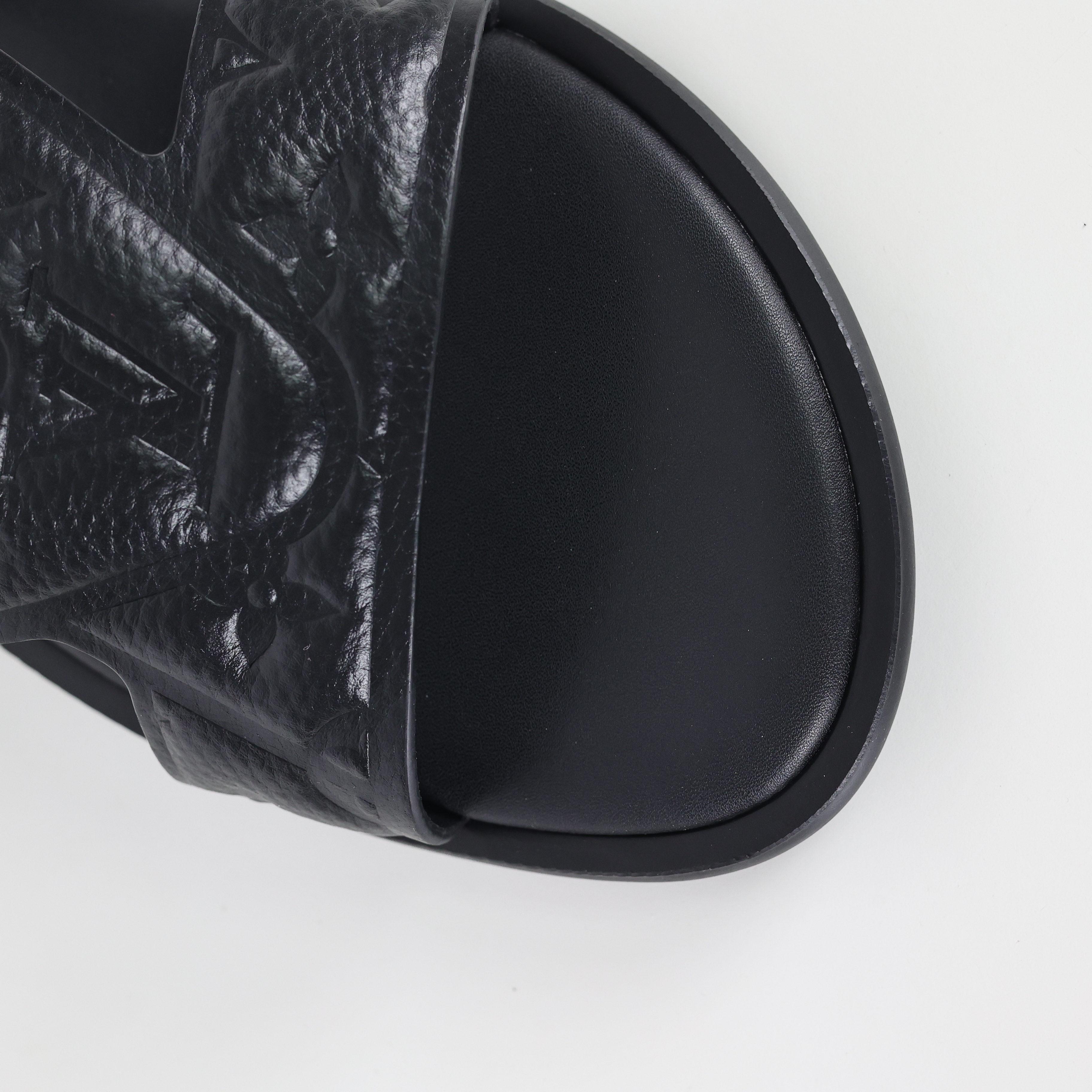 Louis Vuitton slippers Oasis LV路易威登   时尚凉拖 室内外休闲鞋 圆头平底穆勒鞋 一字拖鞋  黑色浮雕B0 1ACHJ0