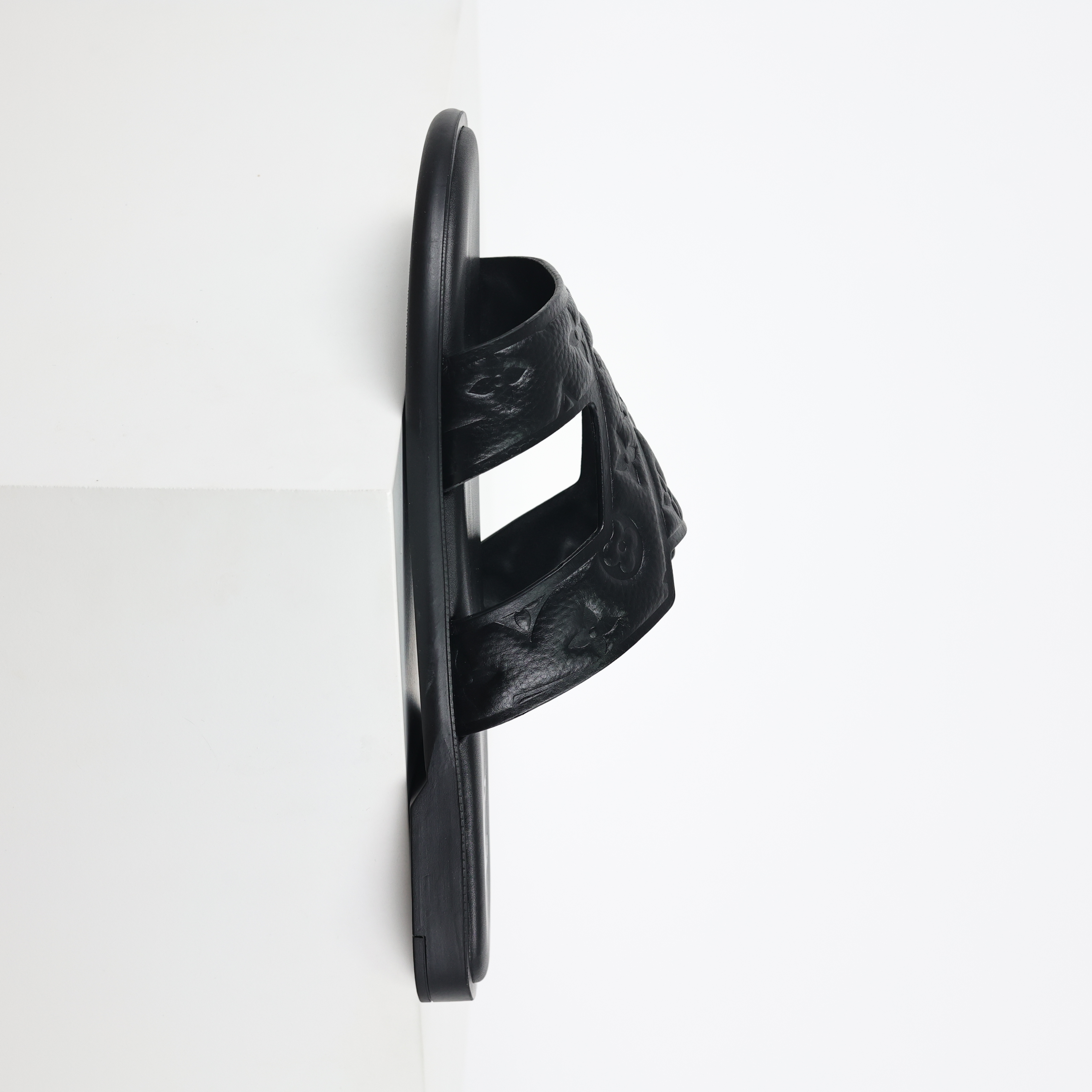 Louis Vuitton slippers Oasis LV路易威登   时尚凉拖 室内外休闲鞋 圆头平底穆勒鞋 一字拖鞋  黑色浮雕B0 1ACHJ0