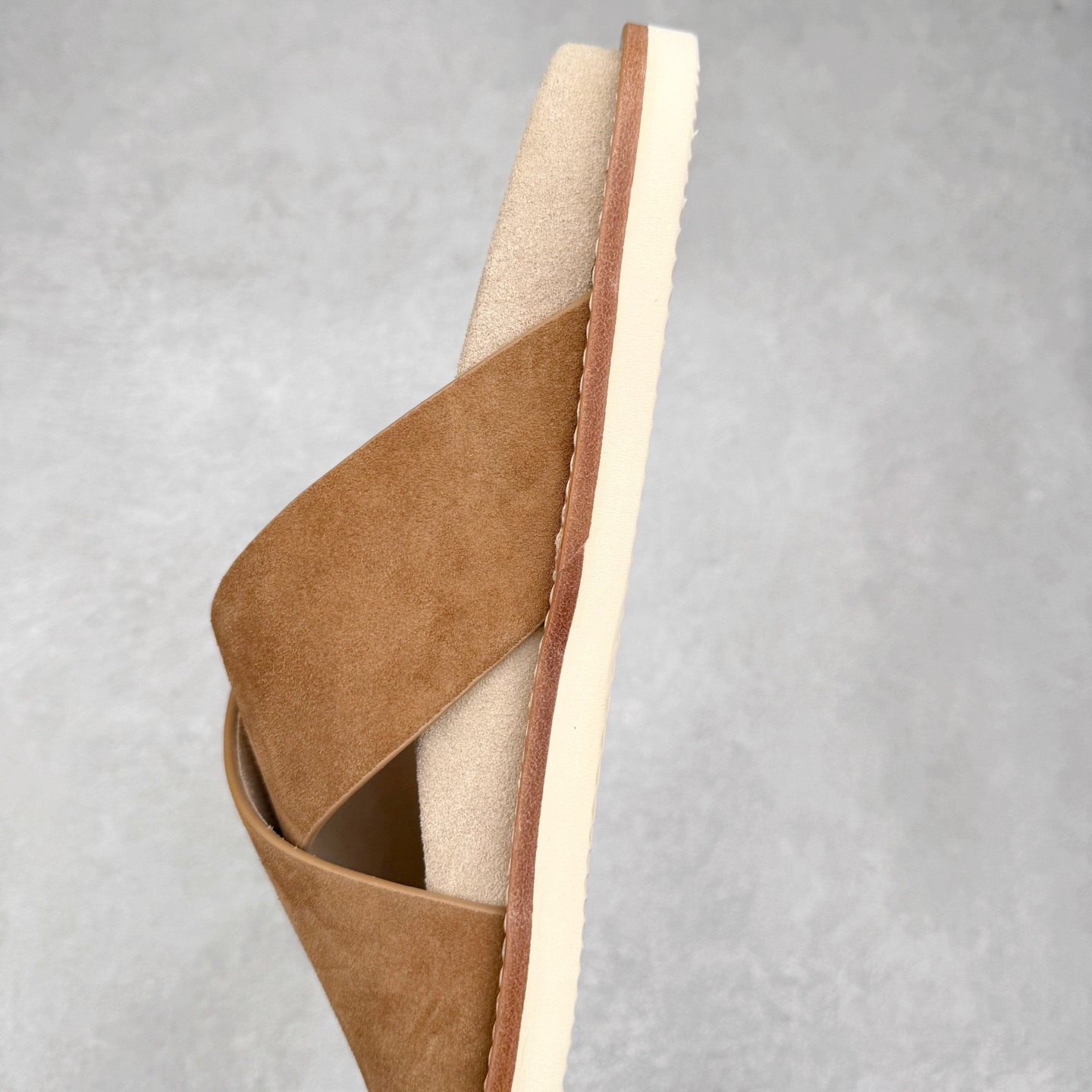 Brunello Cucinelli BC 绒面革 圆头露趾 室内外 一字拖鞋  棕色