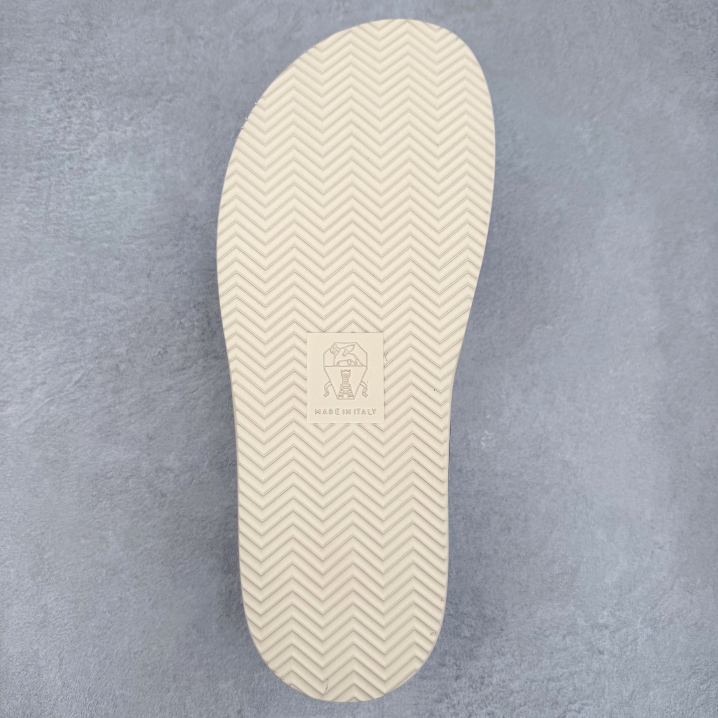 Brunello Cucinelli BC 绒面革 圆头露趾 室内外 一字拖鞋  棕色