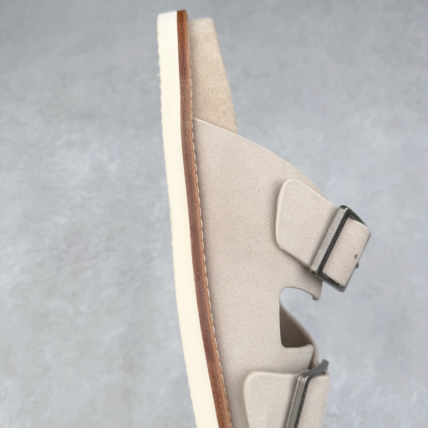 Brunello Cucinelli BC 工字 绒面革 圆头露趾 室内外 一字拖鞋 米色 MZUSILY327CHH10