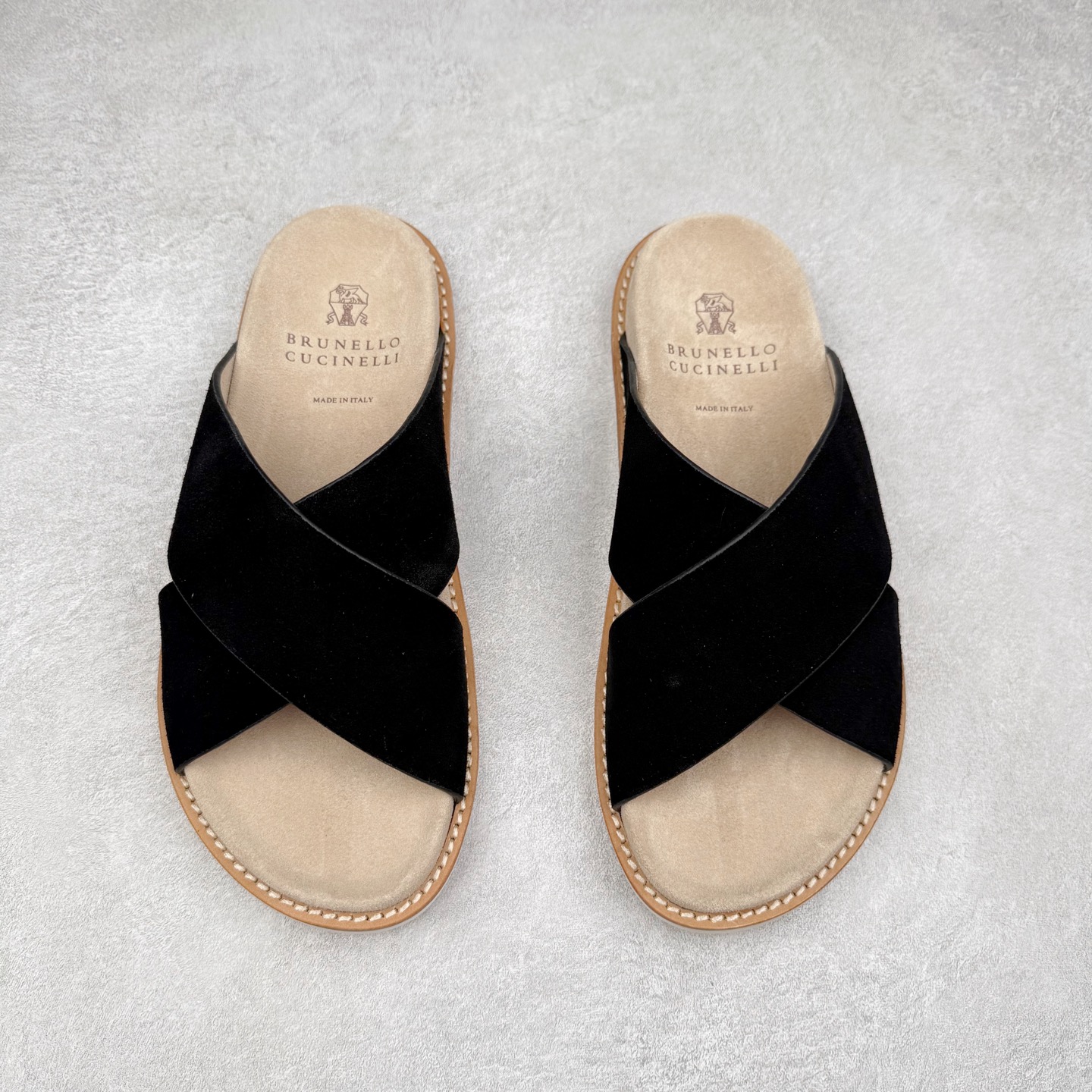 Brunello Cucinelli BC 绒面革 圆头露趾 室内外 一字拖鞋 黑色  Brunello Cucinelli 