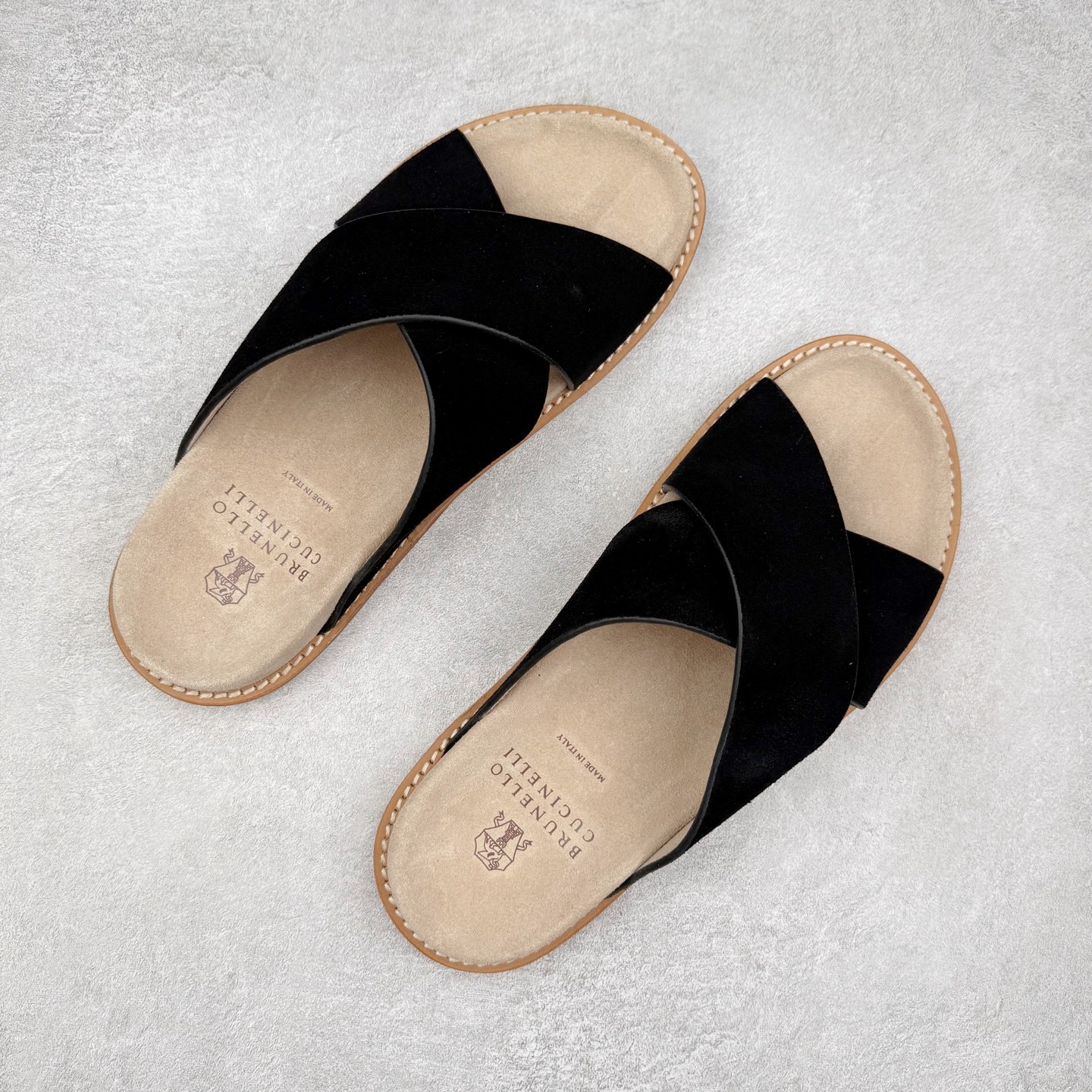 Brunello Cucinelli BC 绒面革 圆头露趾 室内外 一字拖鞋 黑色  Brunello Cucinelli 