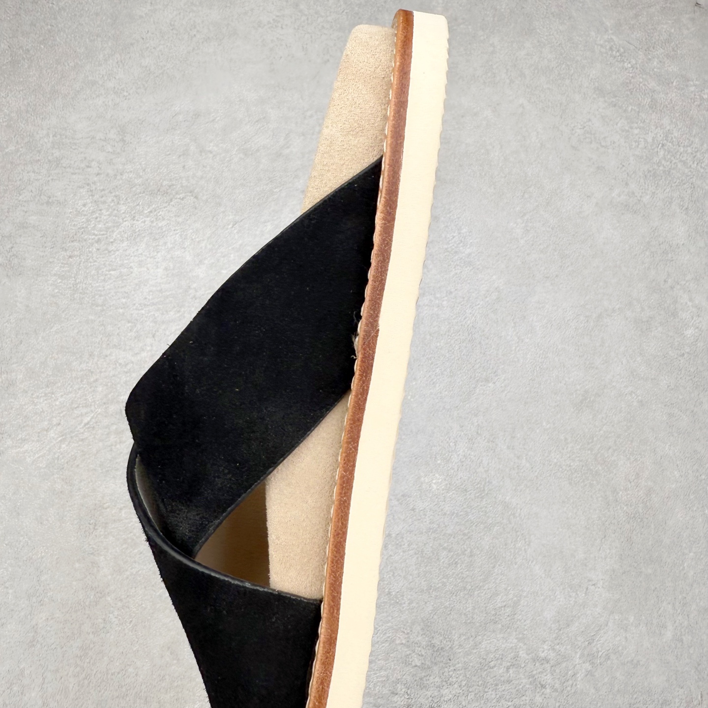 Brunello Cucinelli BC 绒面革 圆头露趾 室内外 一字拖鞋 黑色  Brunello Cucinelli 