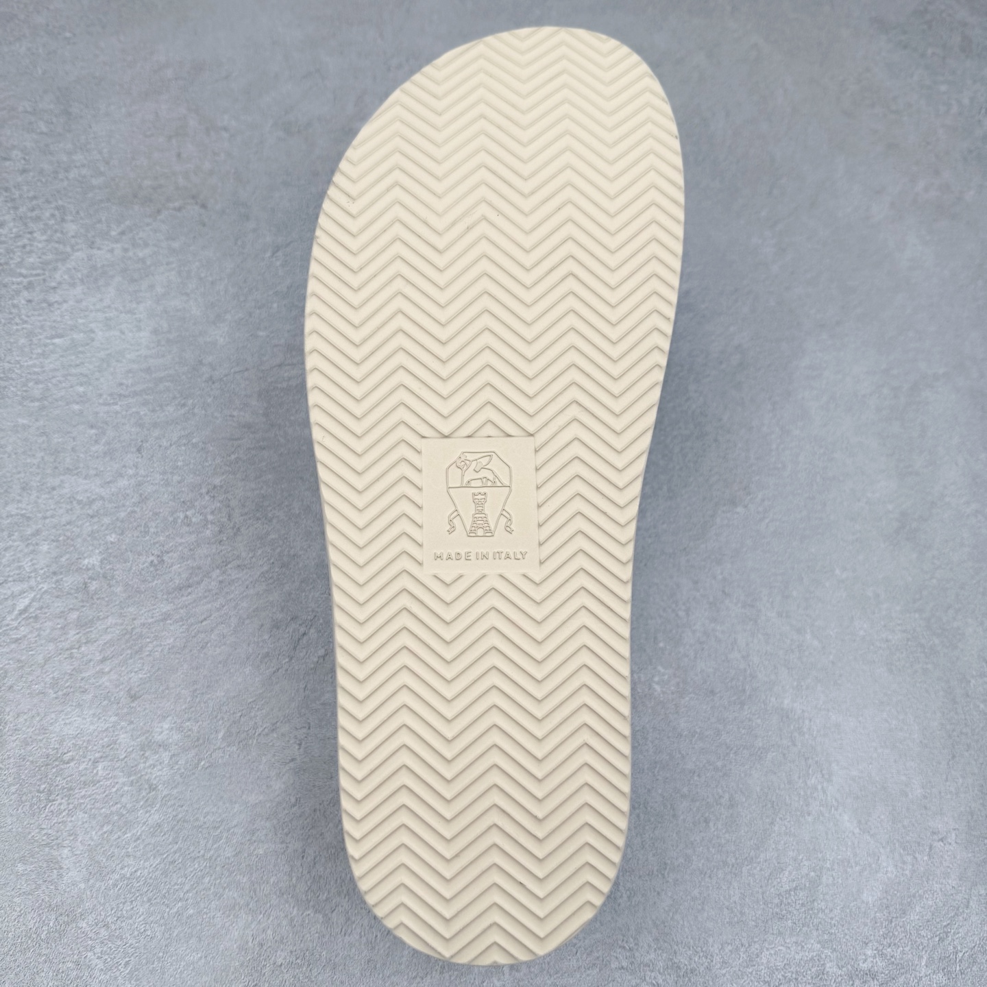 Brunello Cucinelli BC 绒面革 圆头露趾 室内外 一字拖鞋 黑色  Brunello Cucinelli 