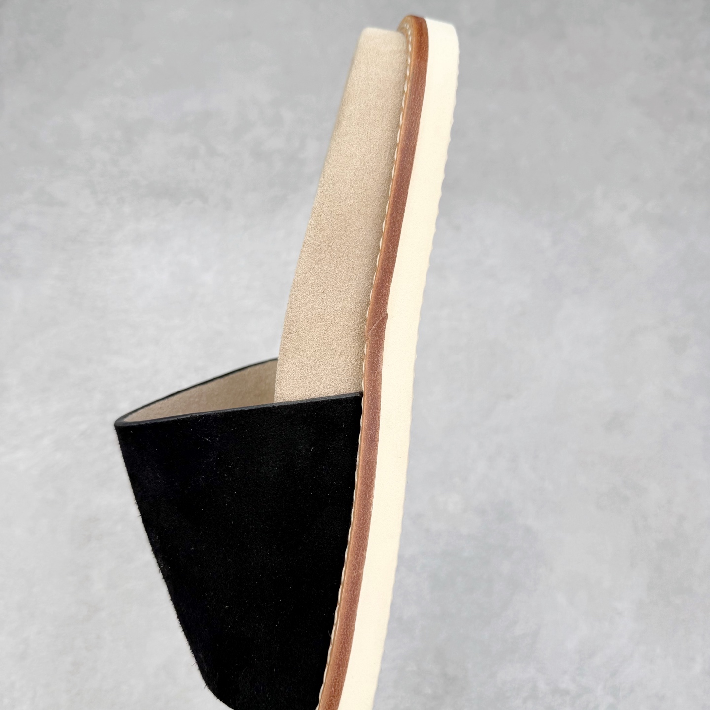 Brunello Cucinelli BC 工字 绒面革 圆头露趾 室内外 一字拖鞋 黑色 MZUSILY235CHW89