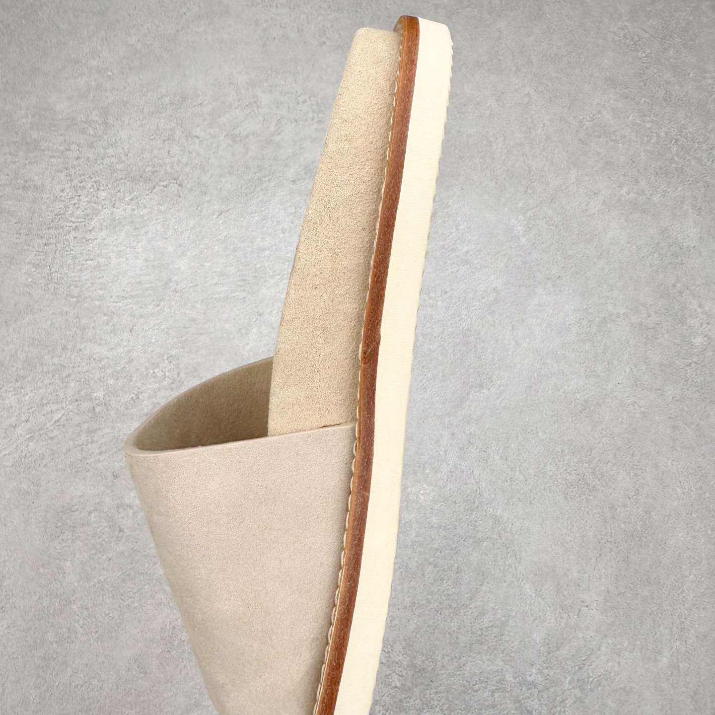 Brunello Cucinelli BC 工字 绒面革 圆头露趾 室内外 一字拖鞋 黑色 褐色 MZUSILY235CHW89