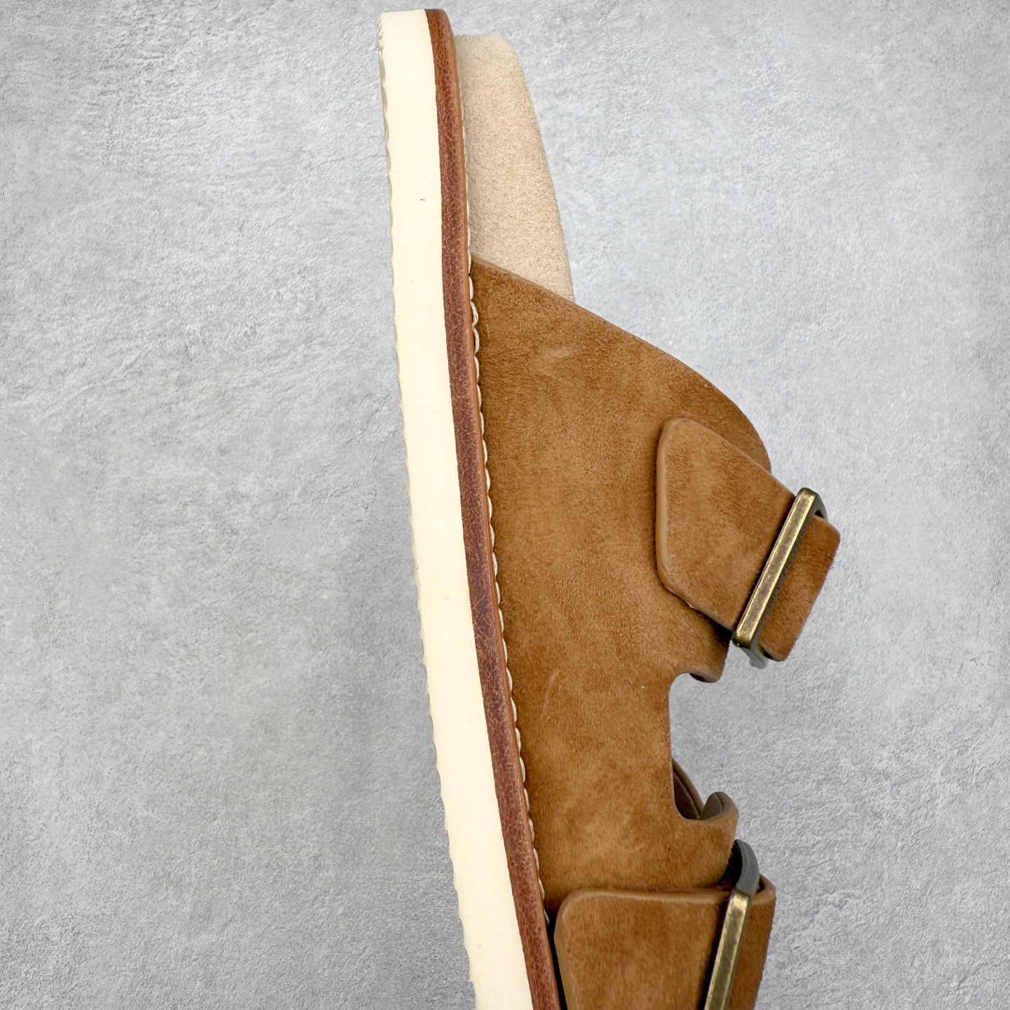 Brunello Cucinelli BC 工字 绒面革 圆头露趾 室内外 一字拖鞋 棕色 MZUSILY235CHW89