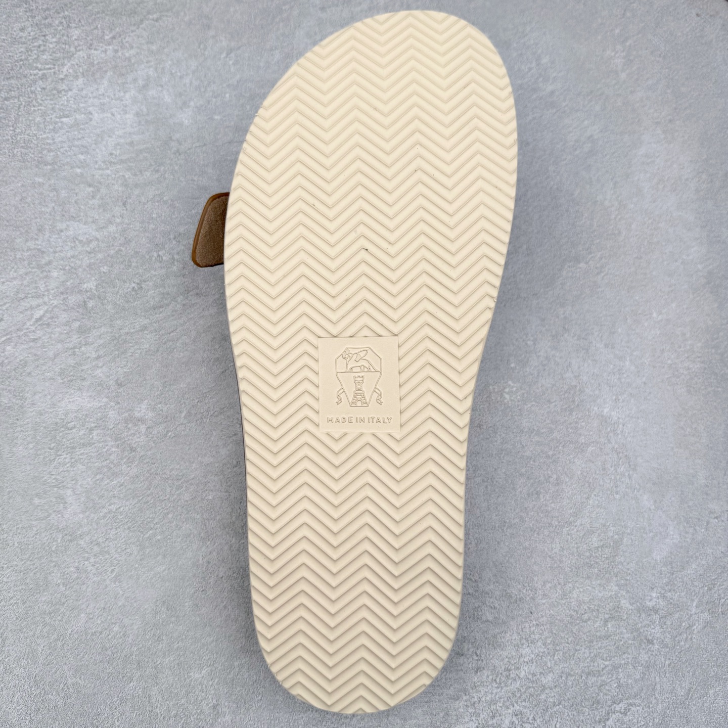 Brunello Cucinelli BC 工字 绒面革 圆头露趾 室内外 一字拖鞋 棕色 MZUSILY235CHW89