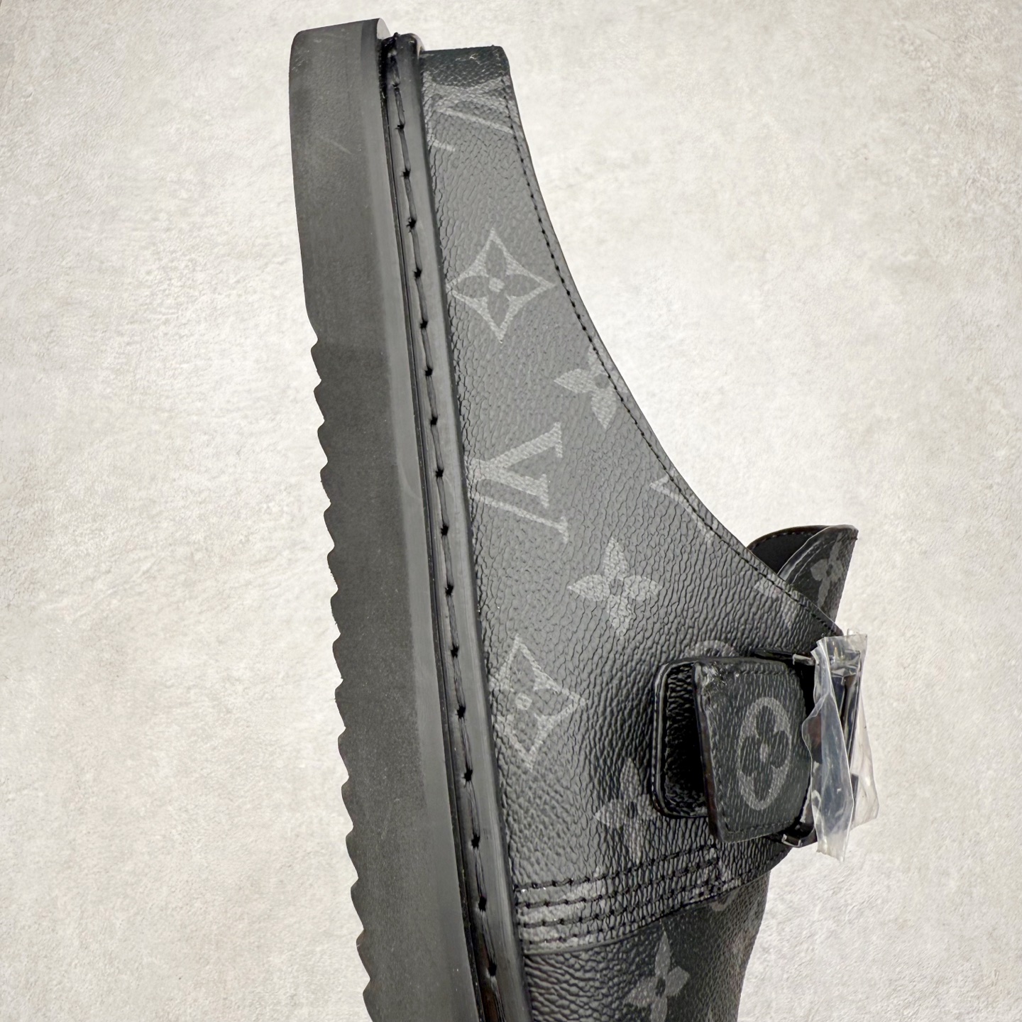 LV拖鞋 Louis Vuitton  Easy 路易威登 包头 时尚凉拖 室内外休闲鞋 老花 黑色 1AIKHF