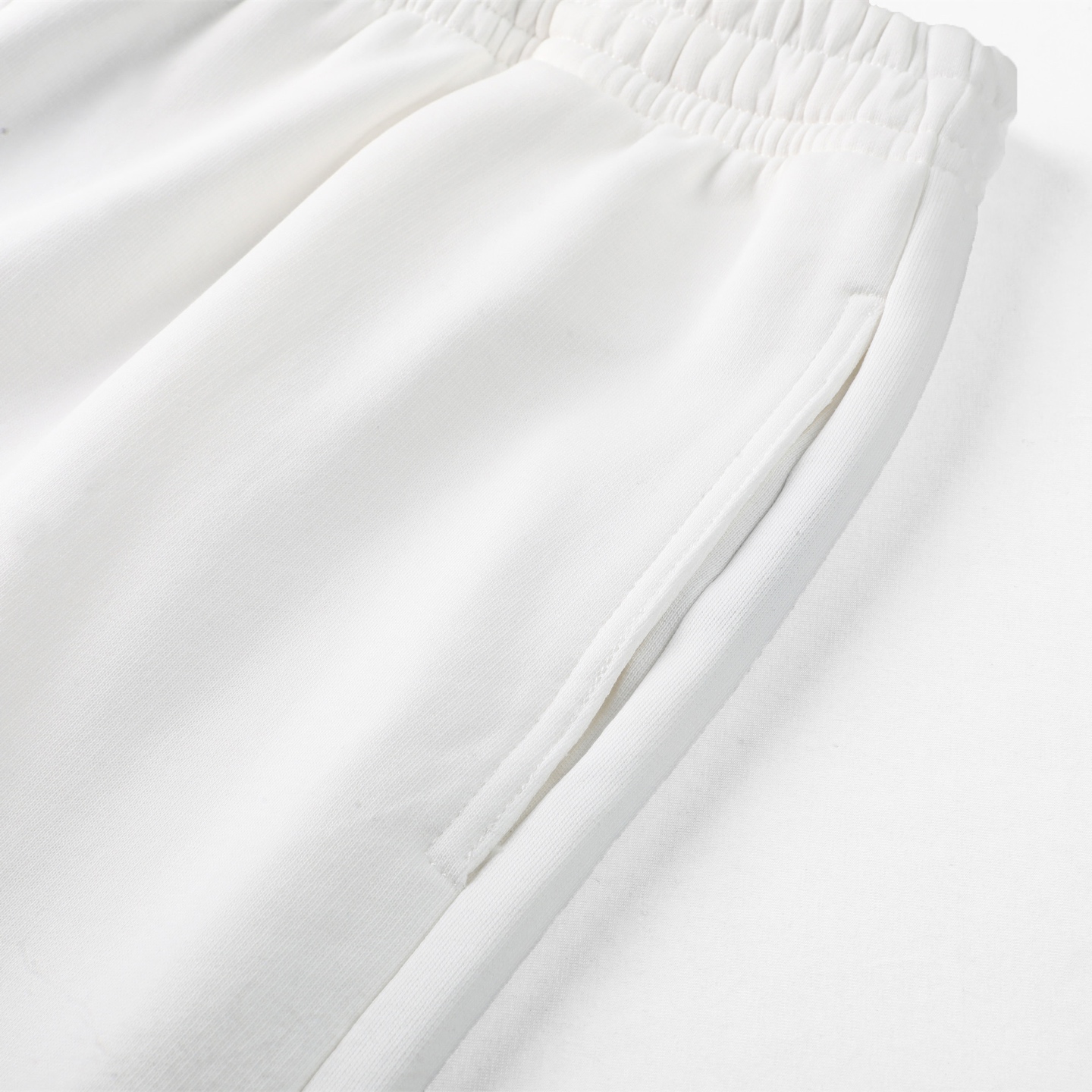 Balenciaga 巴黎世家 松紧腰运动裤 短裤 裤子 休闲裤 白色 A2  