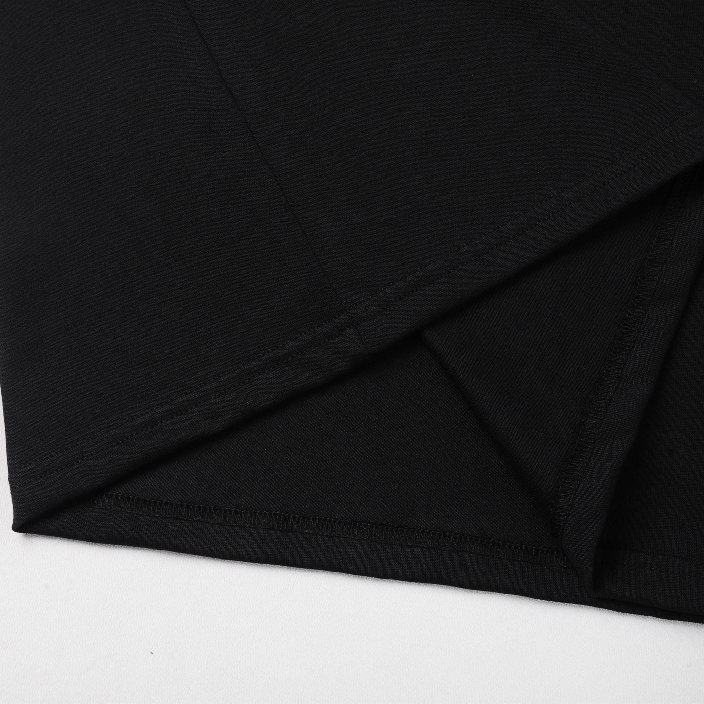  Balenciaga 巴黎世家 倒字母logo刺绣  印花短袖 T恤 圆领 短款 夏季 黑色A5  739028TTVA21070