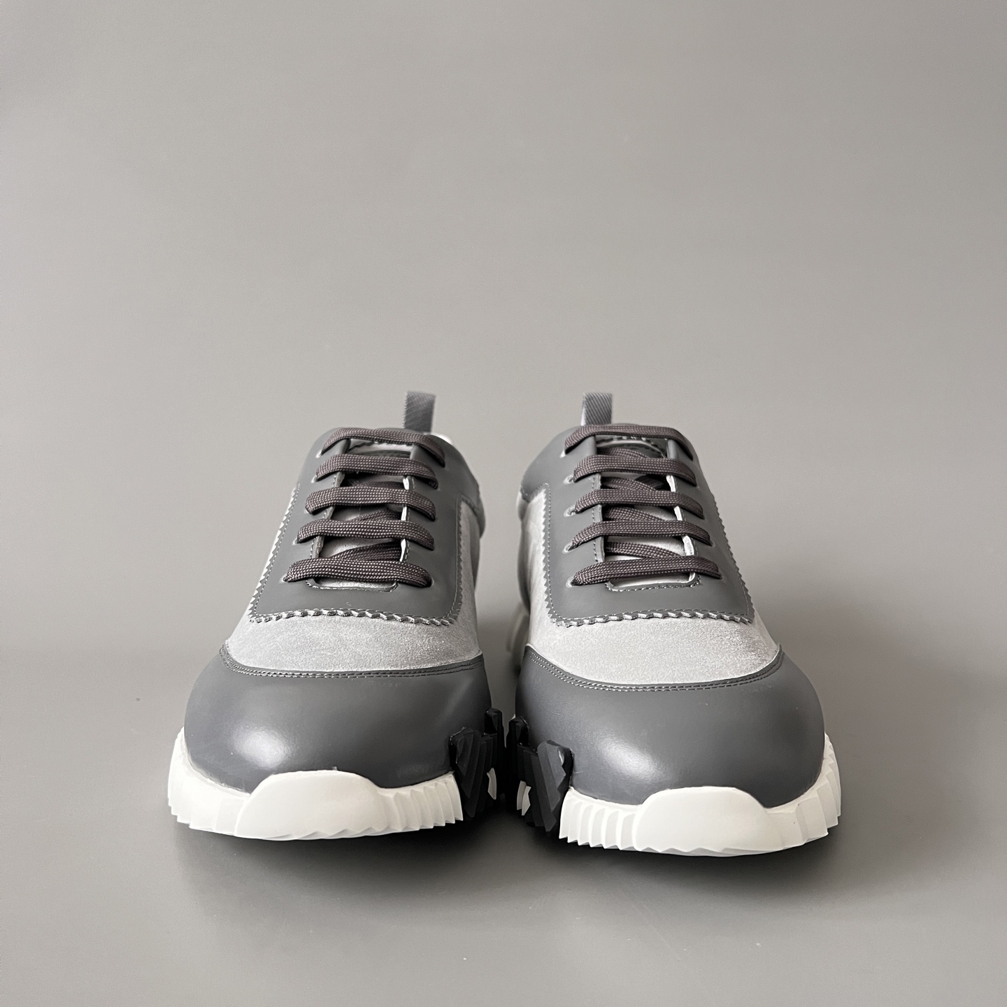 HERMES 爱马仕 Bouncing 网布 圆头系带 侧面字母嵌件 跑鞋 低帮 休闲鞋 波鞋 灰色 H231763Z H6I