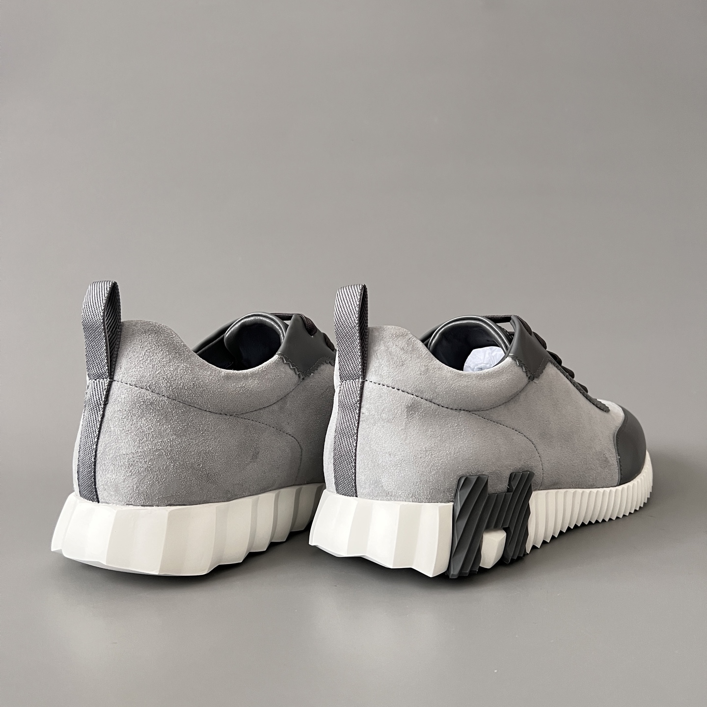 HERMES 爱马仕 Bouncing 网布 圆头系带 侧面字母嵌件 跑鞋 低帮 休闲鞋 波鞋 灰色 H231763Z H6I