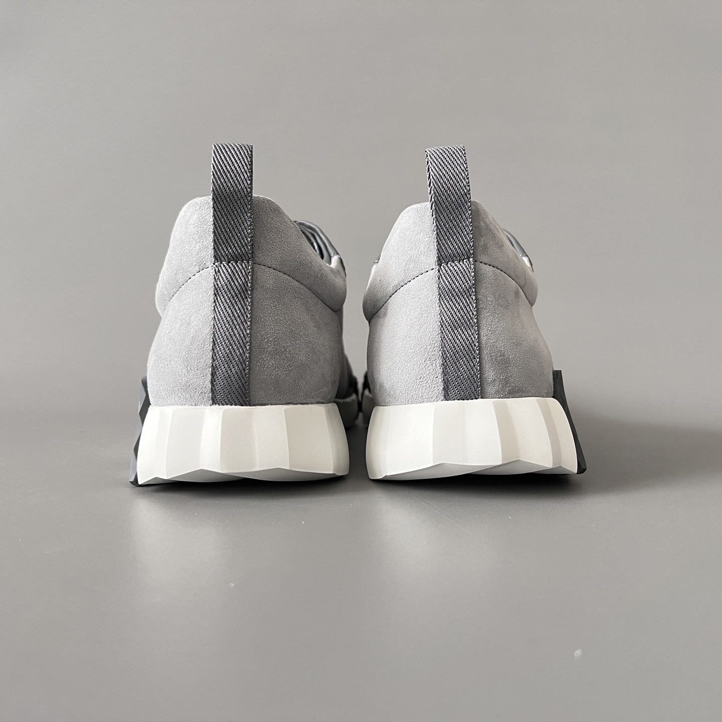 HERMES 爱马仕 Bouncing 网布 圆头系带 侧面字母嵌件 跑鞋 低帮 休闲鞋 波鞋 灰色 H231763Z H6I