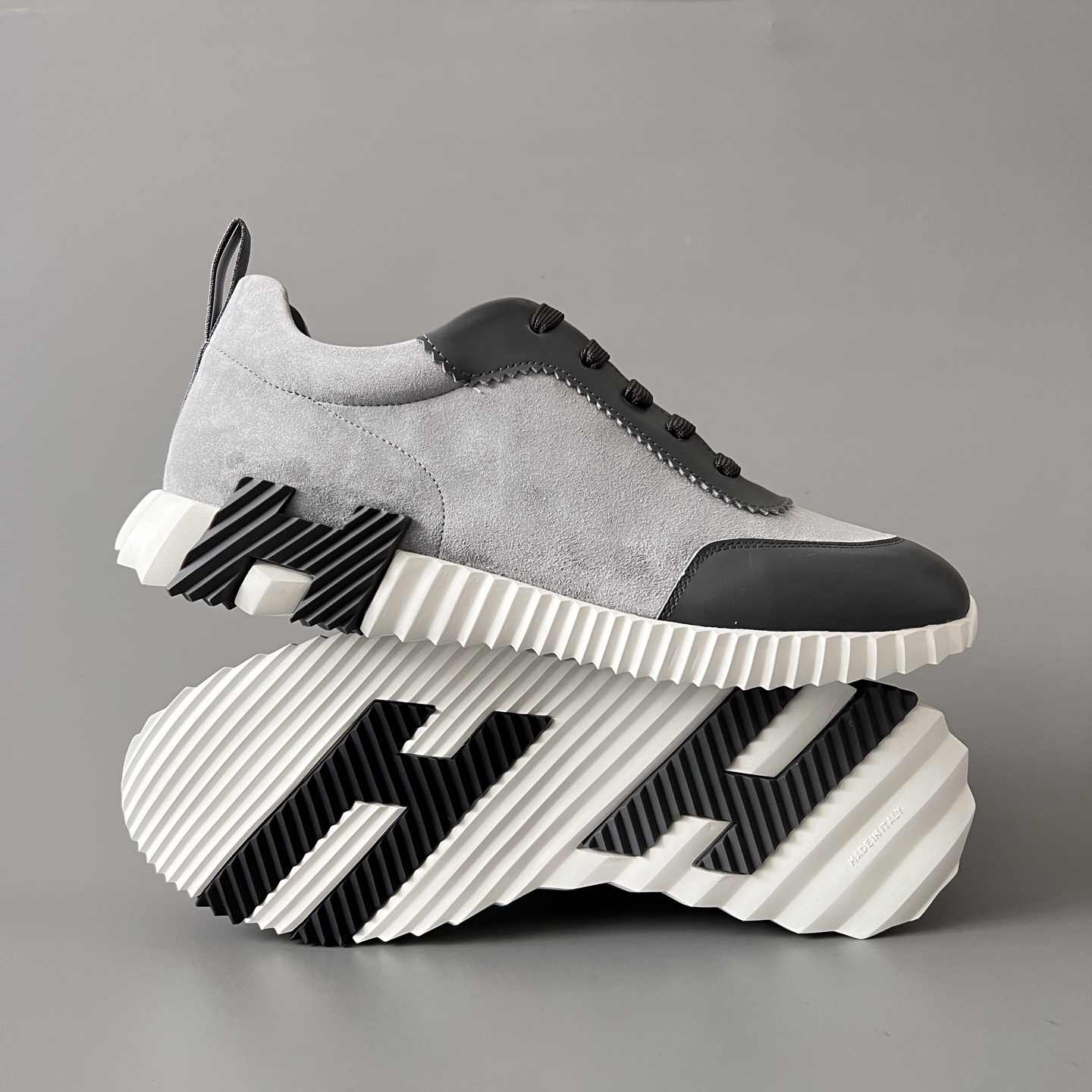 HERMES 爱马仕 Bouncing 网布 圆头系带 侧面字母嵌件 跑鞋 低帮 休闲鞋 波鞋 灰色 H231763Z H6I