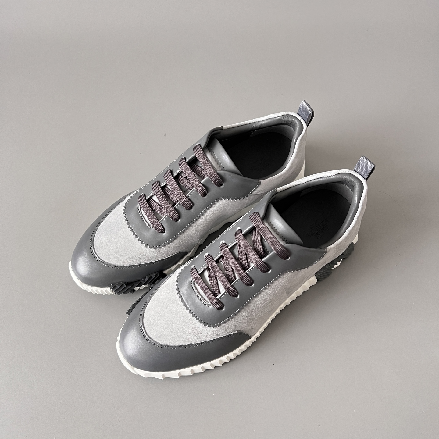 HERMES 爱马仕 Bouncing 网布 圆头系带 侧面字母嵌件 跑鞋 低帮 休闲鞋 波鞋 灰色 H231763Z H6I