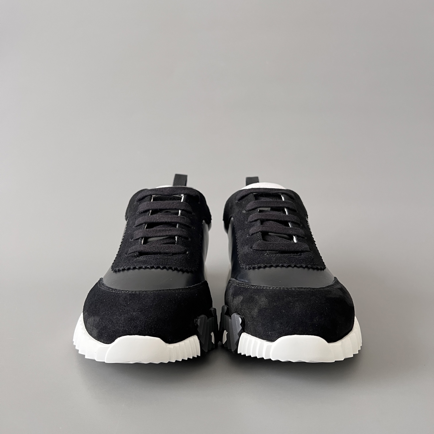 HERMES 爱马仕 Bouncing 网布 圆头系带 侧面字母嵌件 跑鞋 低帮 休闲鞋 波鞋 黑色 H241202Z 02