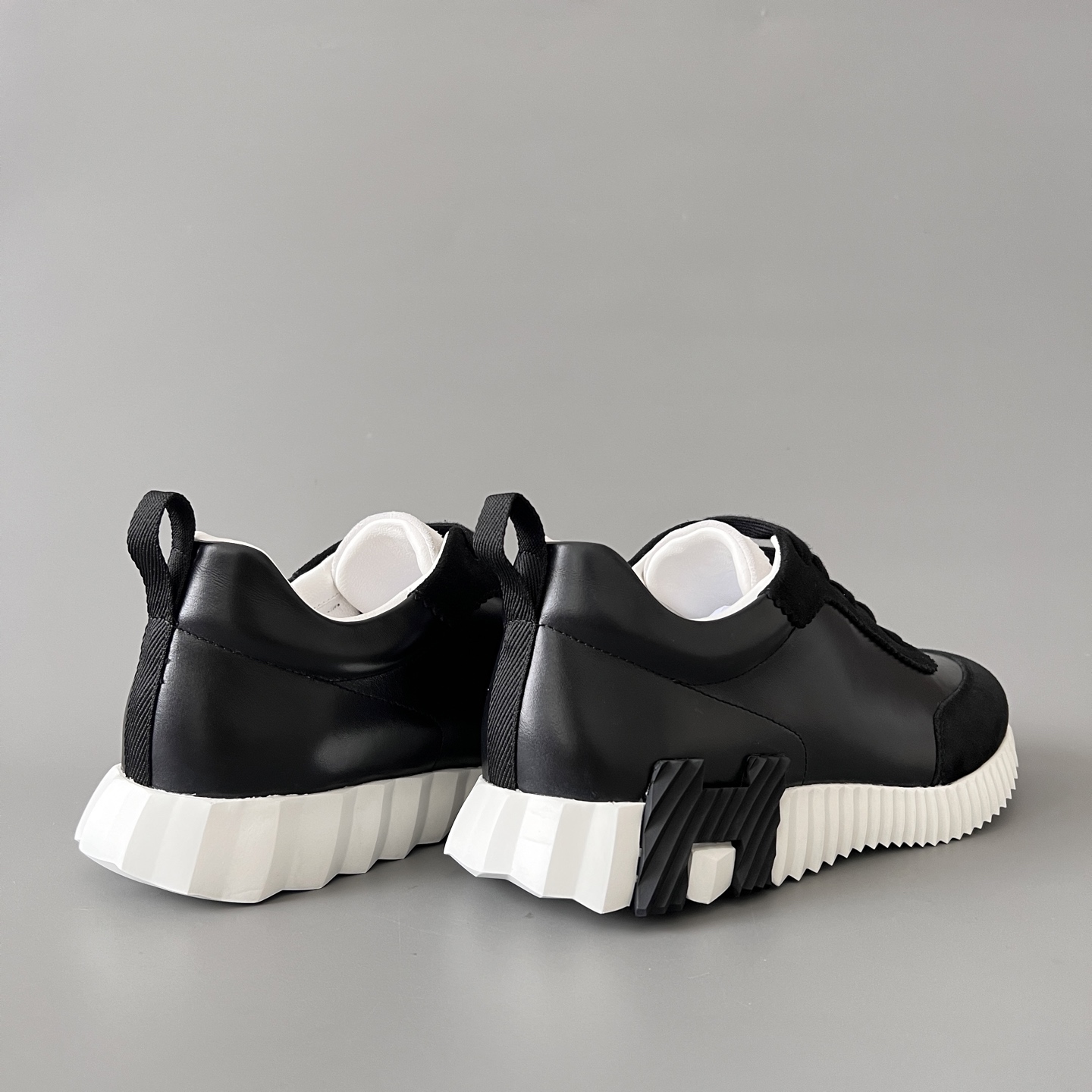 HERMES 爱马仕 Bouncing 网布 圆头系带 侧面字母嵌件 跑鞋 低帮 休闲鞋 波鞋 黑色 H241202Z 02