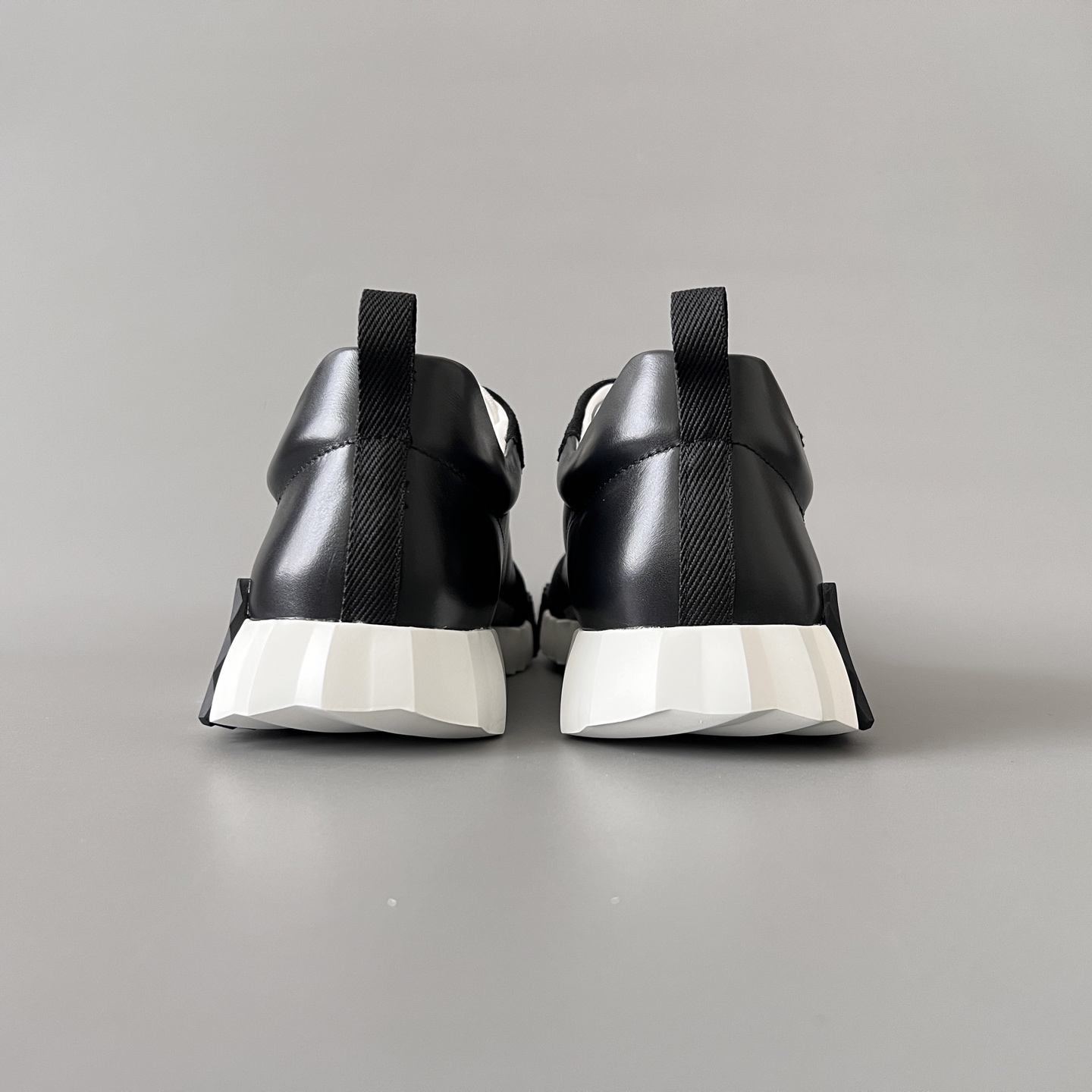 HERMES 爱马仕 Bouncing 网布 圆头系带 侧面字母嵌件 跑鞋 低帮 休闲鞋 波鞋 黑色 H241202Z 02