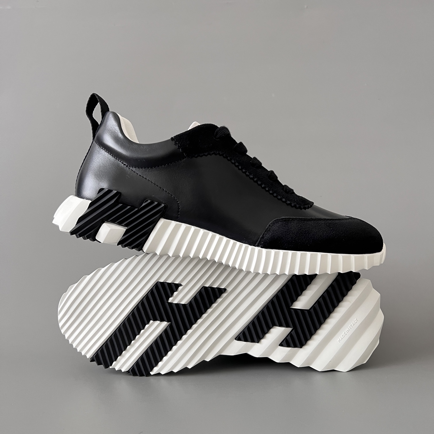 HERMES 爱马仕 Bouncing 网布 圆头系带 侧面字母嵌件 跑鞋 低帮 休闲鞋 波鞋 黑色 H241202Z 02