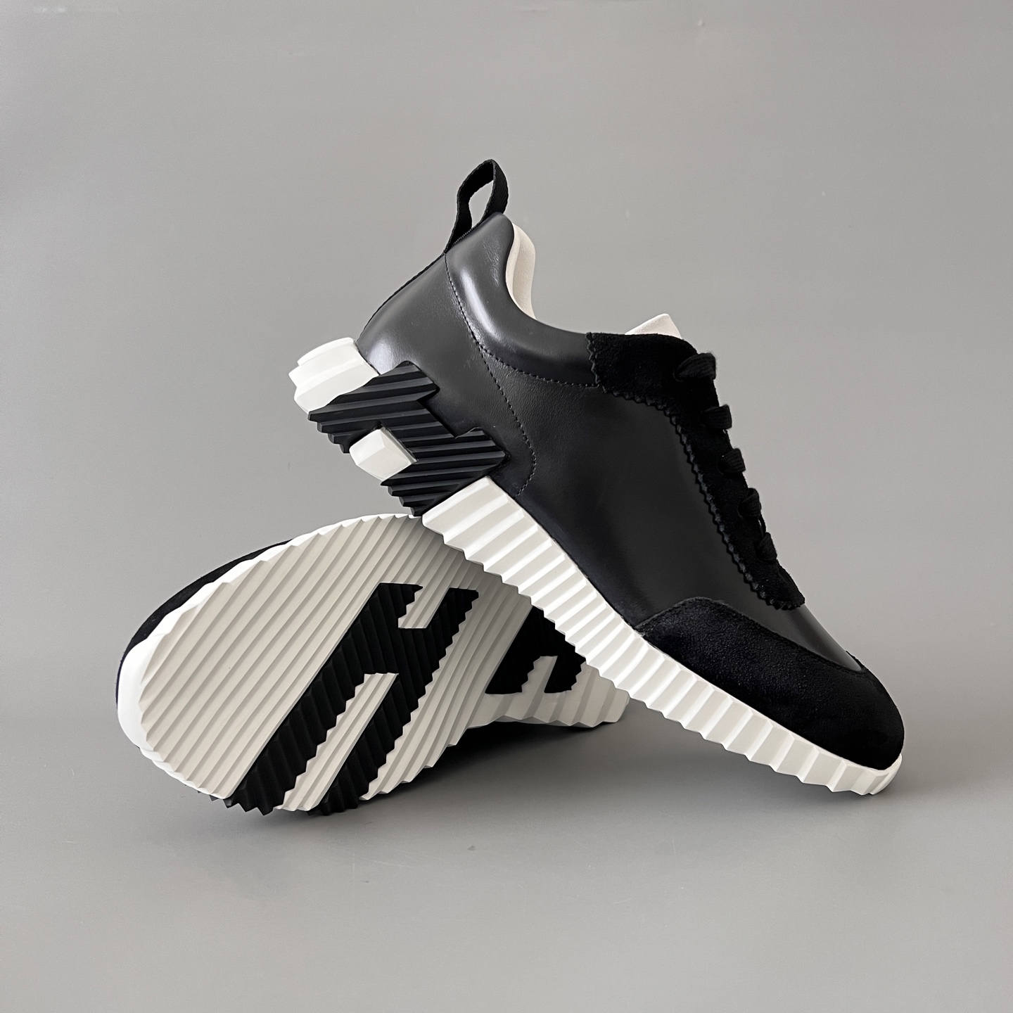 HERMES 爱马仕 Bouncing 网布 圆头系带 侧面字母嵌件 跑鞋 低帮 休闲鞋 波鞋 黑色 H241202Z 02