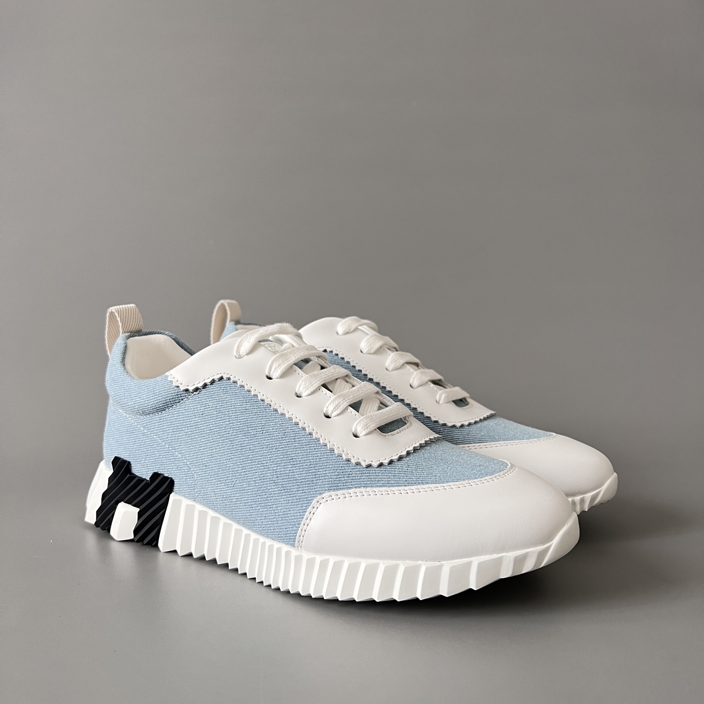 HERMES 爱马仕 Bouncing 网布 圆头系带 侧面字母嵌件 跑鞋 低帮 休闲鞋 波鞋 蓝白 H251100Z CB