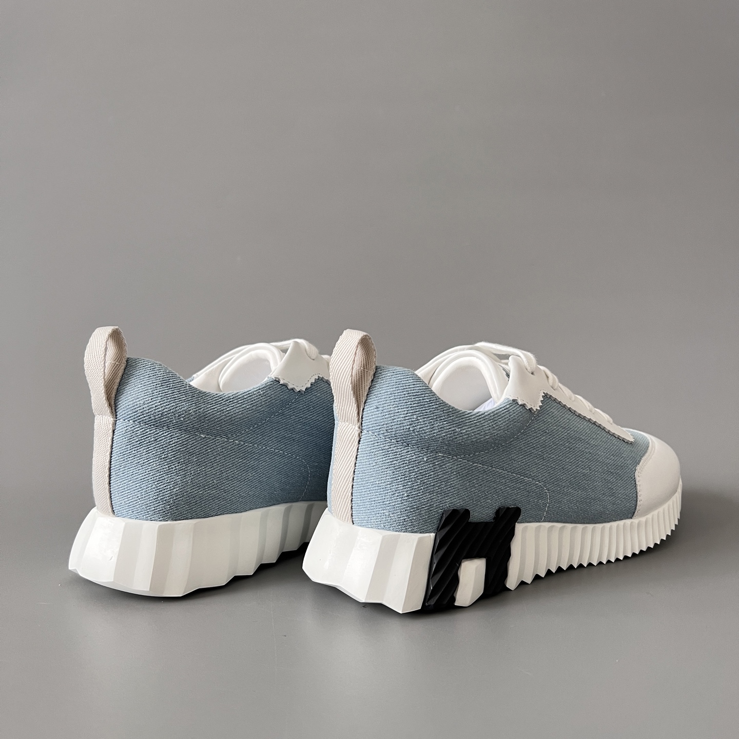 HERMES 爱马仕 Bouncing 网布 圆头系带 侧面字母嵌件 跑鞋 低帮 休闲鞋 波鞋 蓝白 H251100Z CB