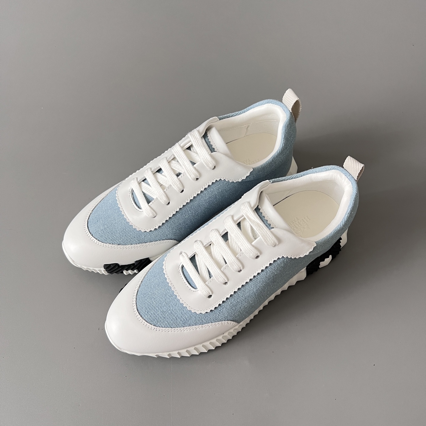 HERMES 爱马仕 Bouncing 网布 圆头系带 侧面字母嵌件 跑鞋 低帮 休闲鞋 波鞋 蓝白 H251100Z CB