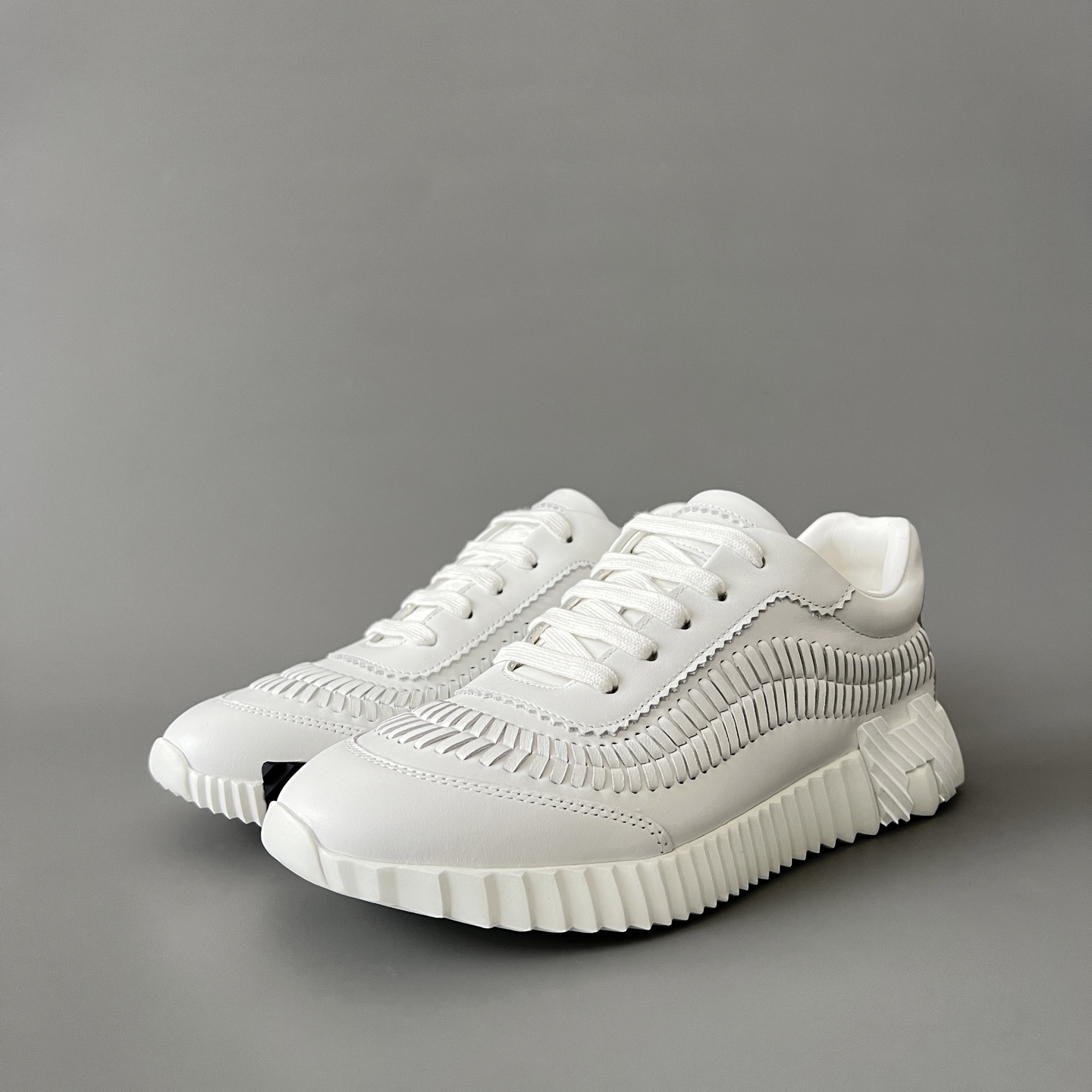 HERMES 爱马仕 Bouncing 网布 圆头系带 侧面字母嵌件 跑鞋 低帮 休闲鞋 波鞋 白色 H251104Z 90