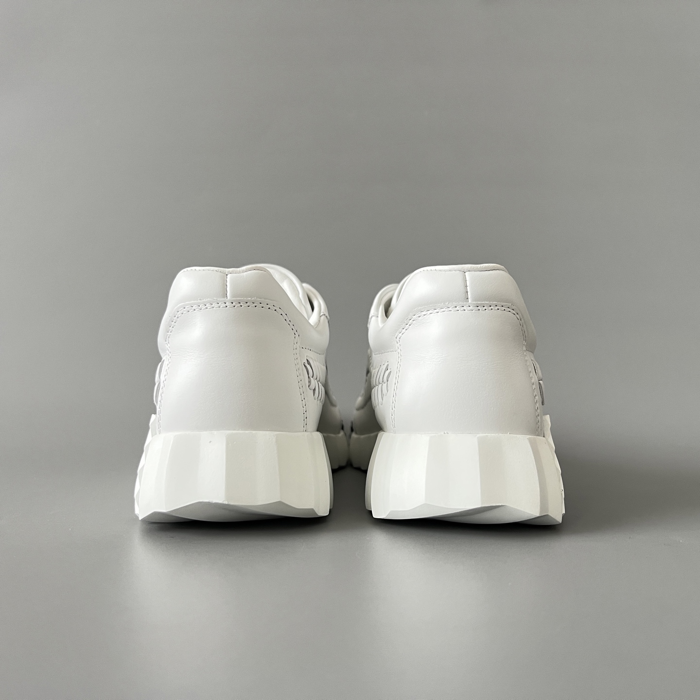 HERMES 爱马仕 Bouncing 网布 圆头系带 侧面字母嵌件 跑鞋 低帮 休闲鞋 波鞋 白色 H251104Z 90