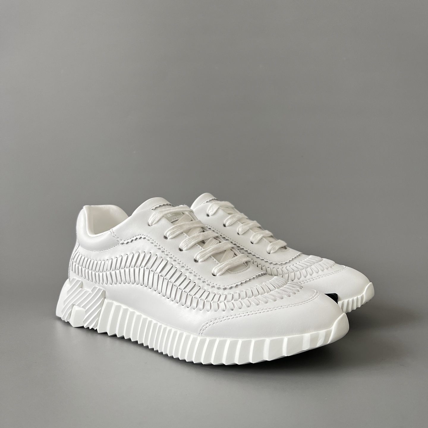 HERMES 爱马仕 Bouncing 网布 圆头系带 侧面字母嵌件 跑鞋 低帮 休闲鞋 波鞋 白色 H251104Z 90