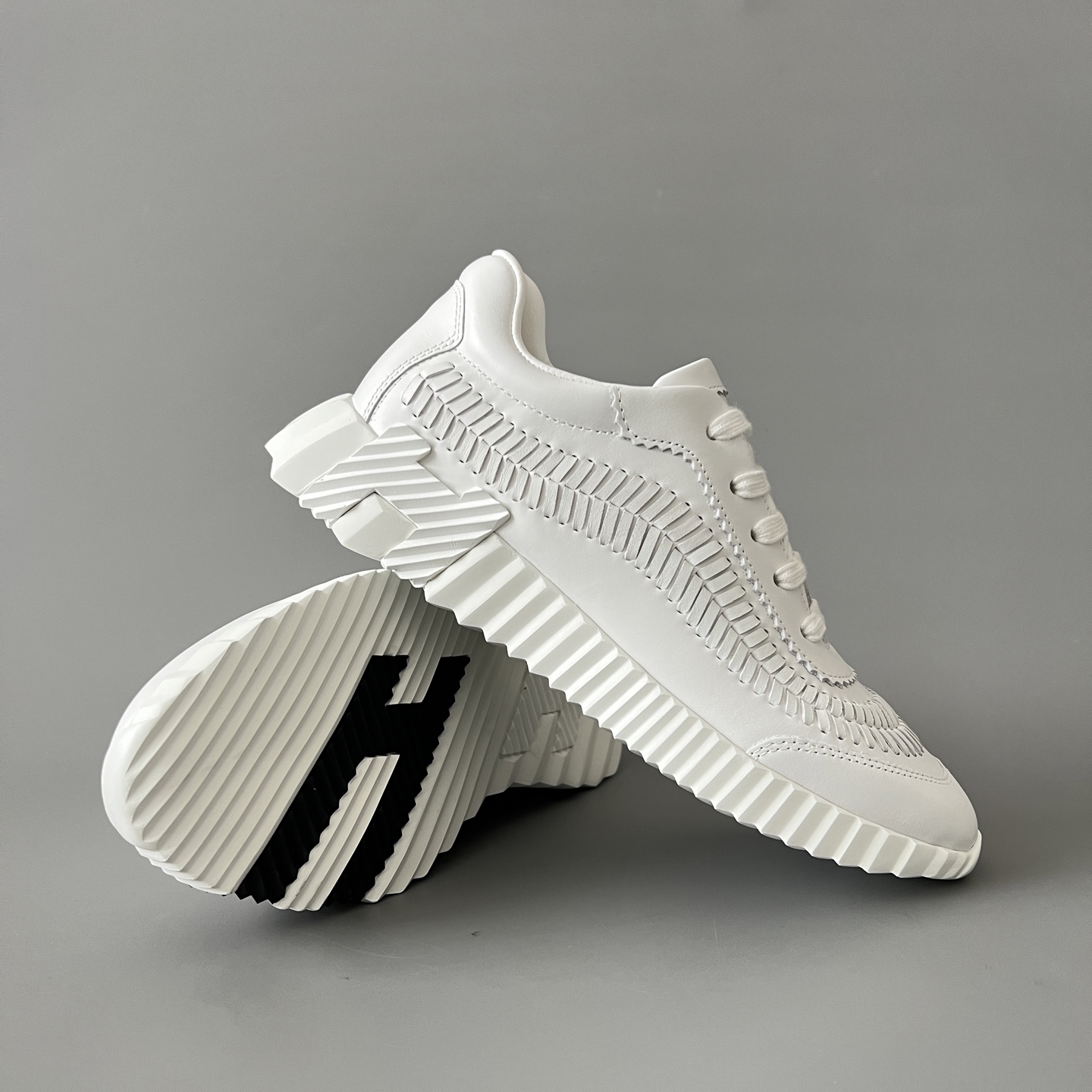 HERMES 爱马仕 Bouncing 网布 圆头系带 侧面字母嵌件 跑鞋 低帮 休闲鞋 波鞋 白色 H251104Z 90