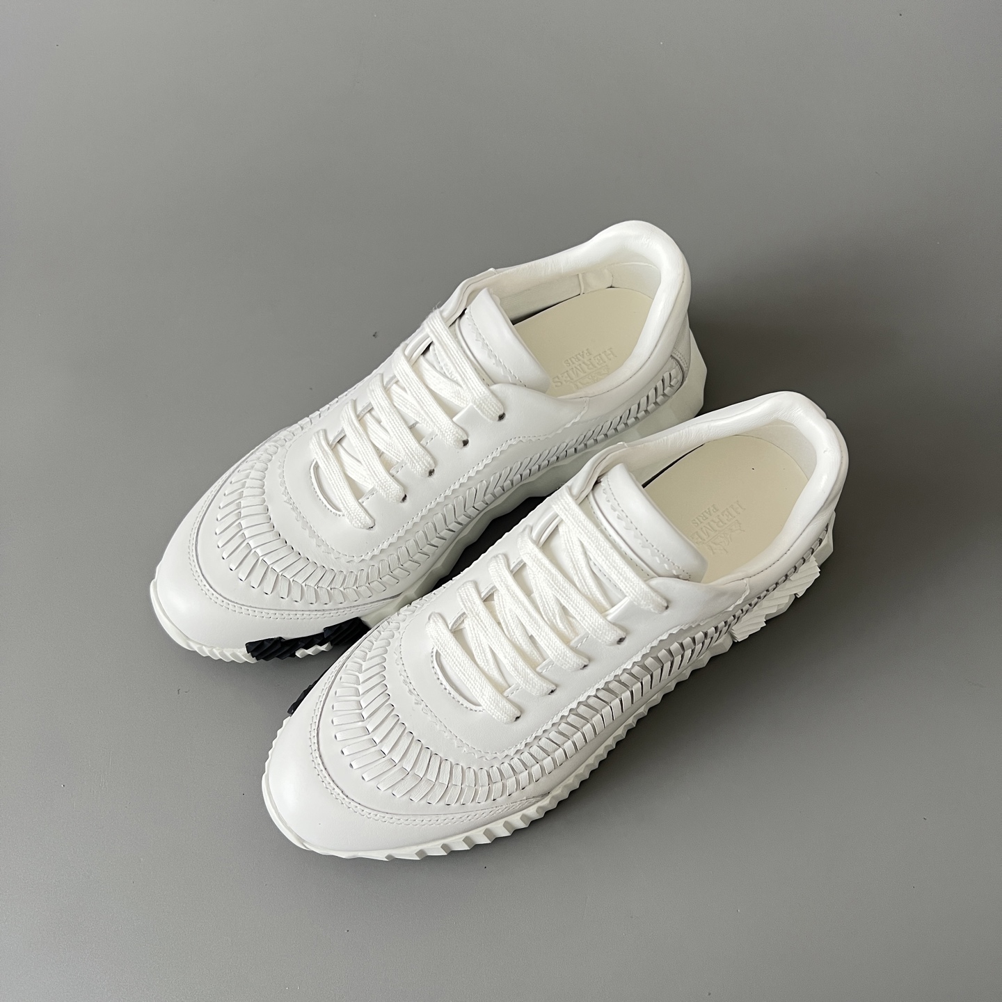 HERMES 爱马仕 Bouncing 网布 圆头系带 侧面字母嵌件 跑鞋 低帮 休闲鞋 波鞋 白色 H251104Z 90