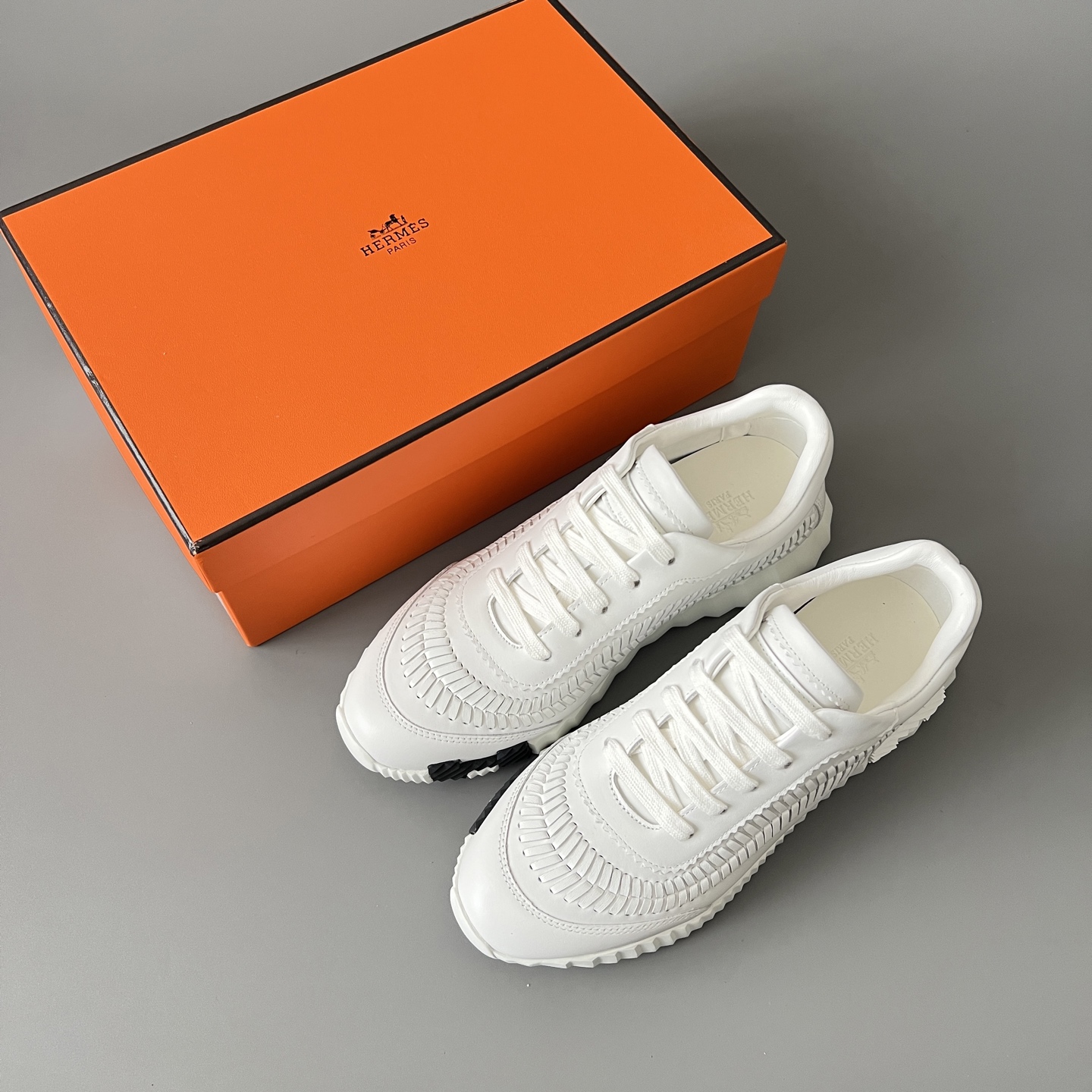 HERMES 爱马仕 Bouncing 网布 圆头系带 侧面字母嵌件 跑鞋 低帮 休闲鞋 波鞋 白色 H251104Z 90