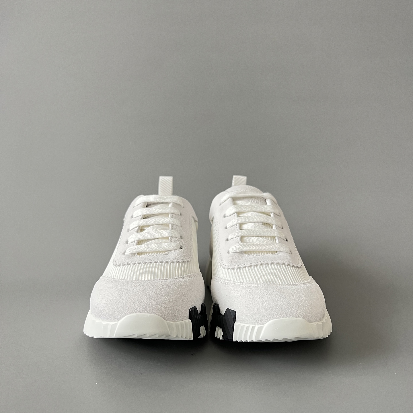 HERMES 爱马仕 Bouncing 网布 圆头系带 侧面字母嵌件 跑鞋 低帮 休闲鞋 波鞋 白色 黑字母 H232856ZH 90