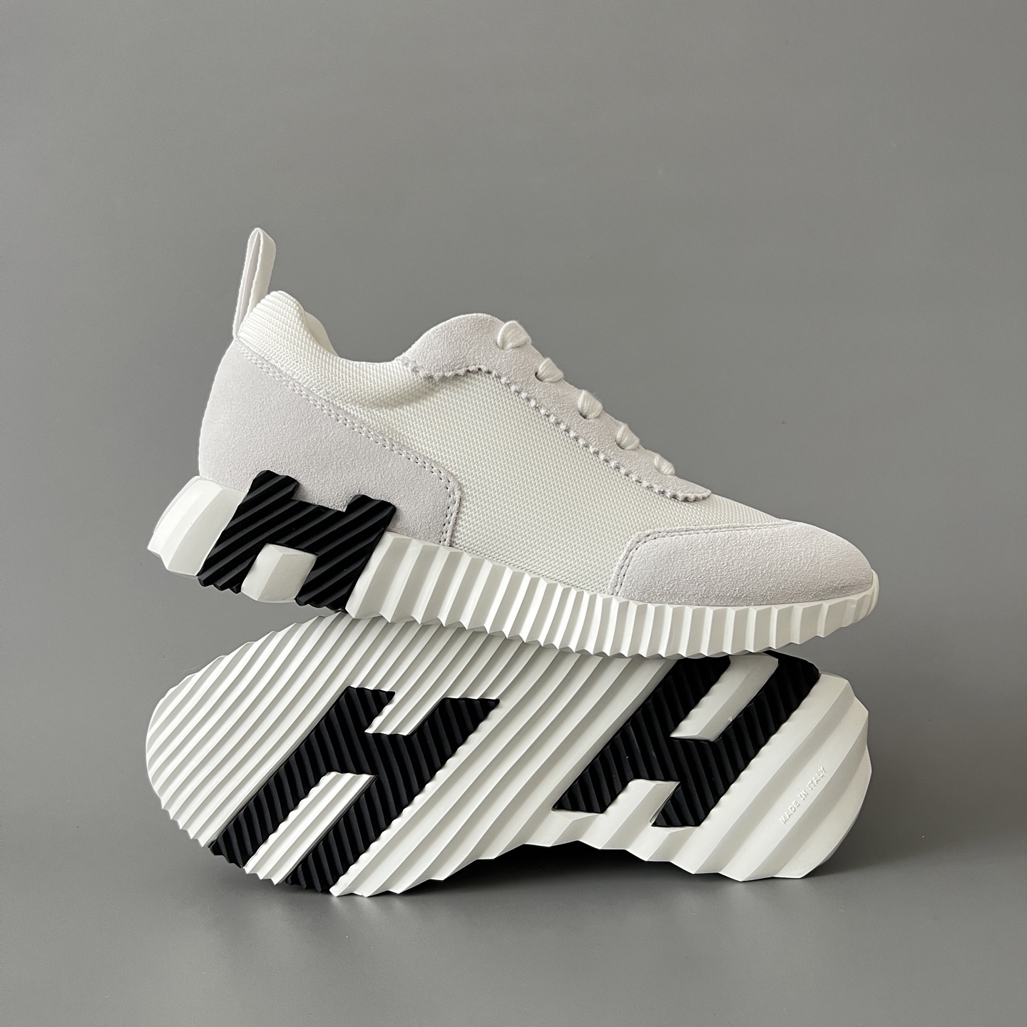 HERMES 爱马仕 Bouncing 网布 圆头系带 侧面字母嵌件 跑鞋 低帮 休闲鞋 波鞋 白色 黑字母 H232856ZH 90