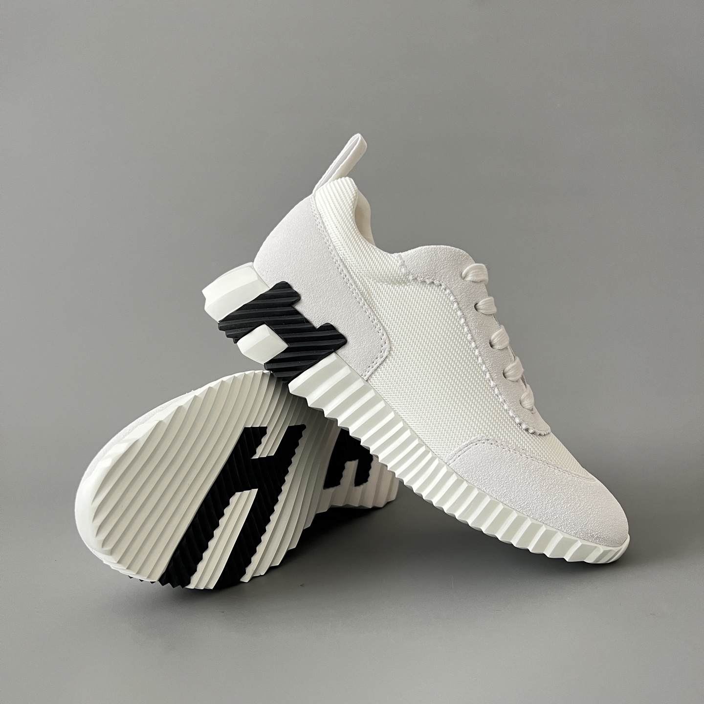 HERMES 爱马仕 Bouncing 网布 圆头系带 侧面字母嵌件 跑鞋 低帮 休闲鞋 波鞋 白色 黑字母 H232856ZH 90