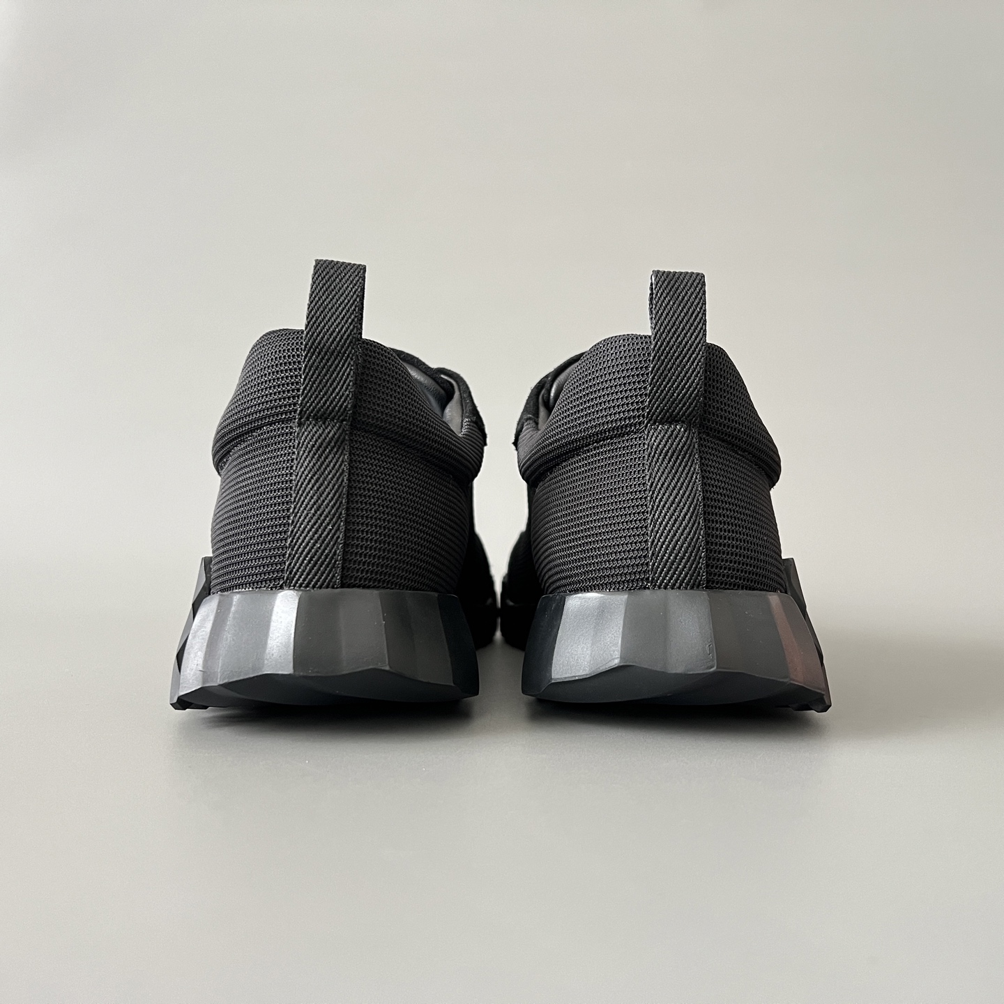 HERMES 爱马仕 Bouncing 网布 圆头系带 侧面字母嵌件 跑鞋 低帮 休闲鞋 波鞋 白色 黑色 H231764Z H01