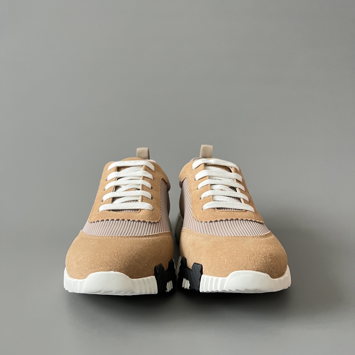 HERMES 爱马仕 Bouncing 网布 圆头系带 侧面字母嵌件 跑鞋 低帮 休闲鞋 波鞋 褐色 H251099Z D1