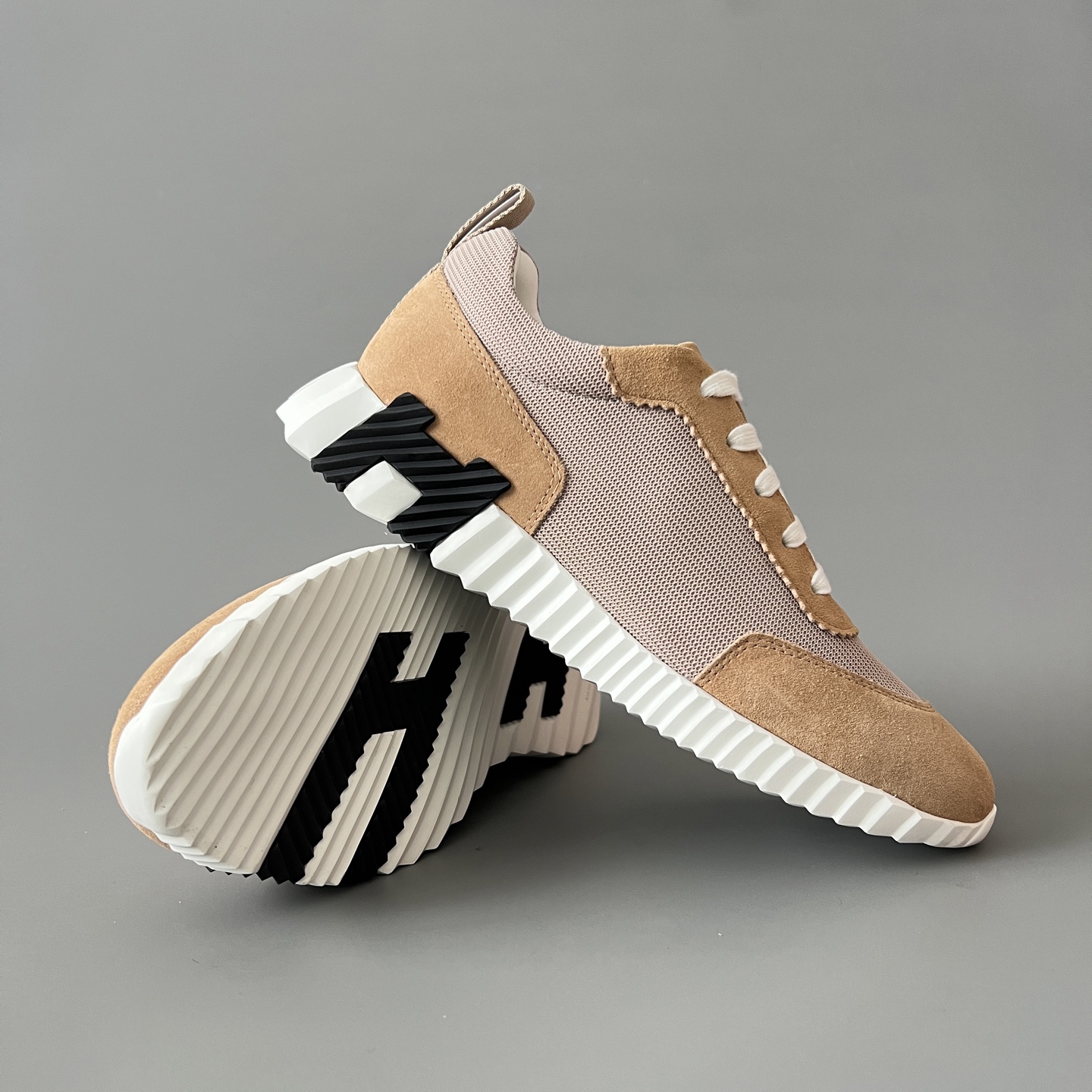 HERMES 爱马仕 Bouncing 网布 圆头系带 侧面字母嵌件 跑鞋 低帮 休闲鞋 波鞋 褐色 H251099Z D1