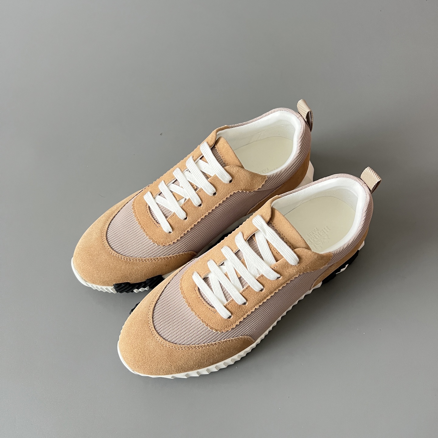 HERMES 爱马仕 Bouncing 网布 圆头系带 侧面字母嵌件 跑鞋 低帮 休闲鞋 波鞋 褐色 H251099Z D1