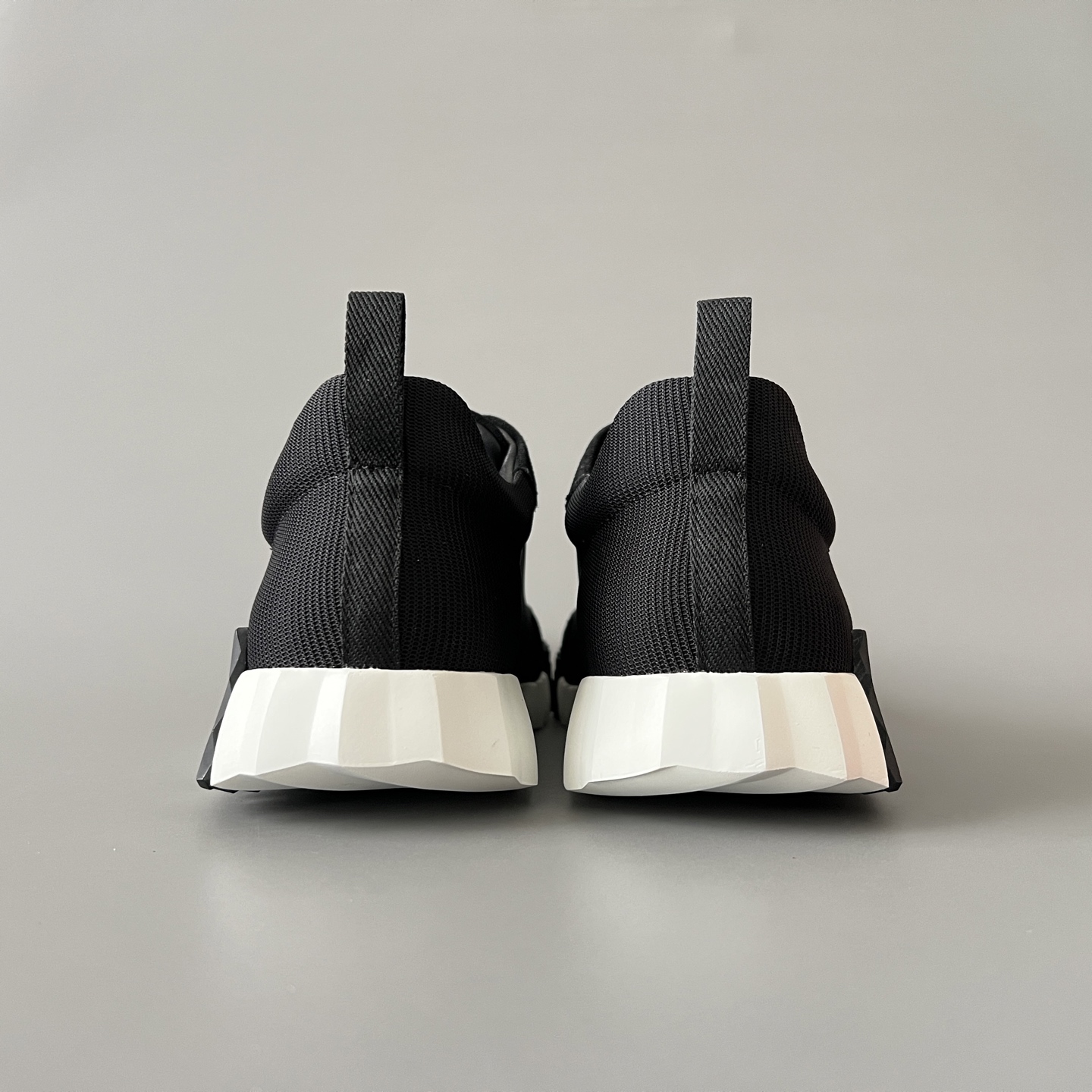 HERMES 爱马仕 Bouncing 网布 圆头系带 侧面字母嵌件 跑鞋 低帮 休闲鞋 波鞋 黑色 网面  H251099Z 02