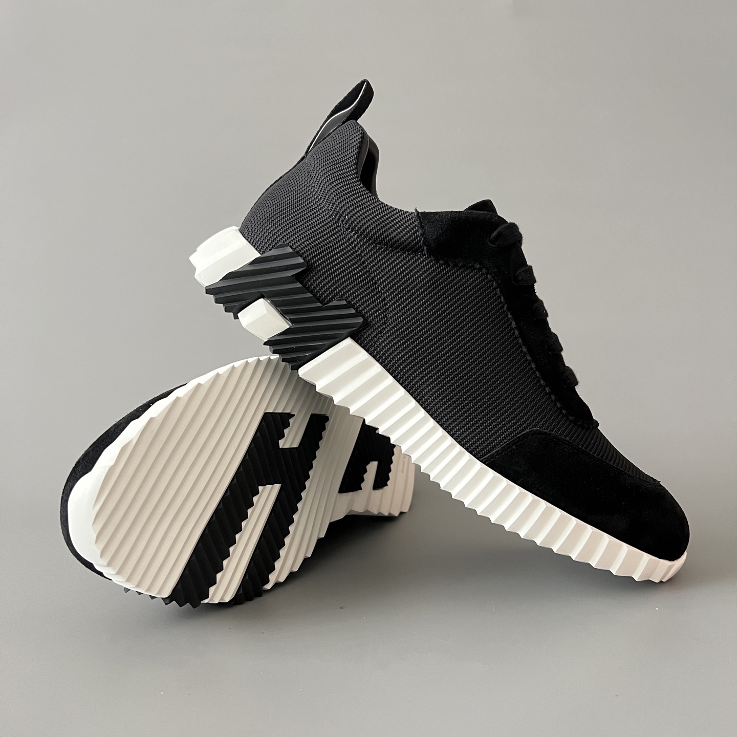 HERMES 爱马仕 Bouncing 网布 圆头系带 侧面字母嵌件 跑鞋 低帮 休闲鞋 波鞋 黑色 网面  H251099Z 02